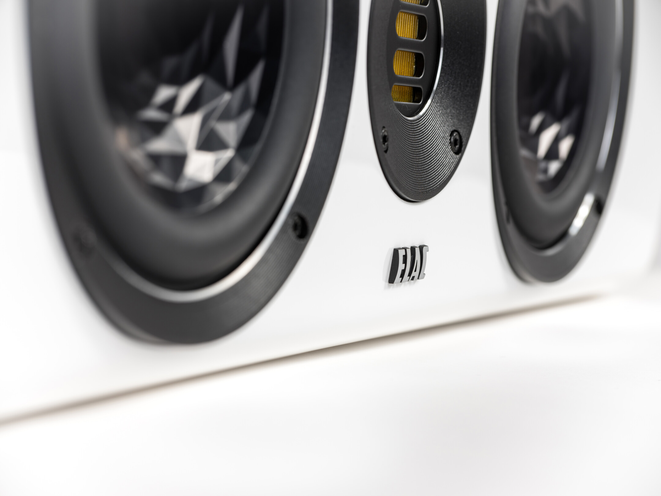 ELAC-Vela-CC-401-2-Weiss-Hochglanz