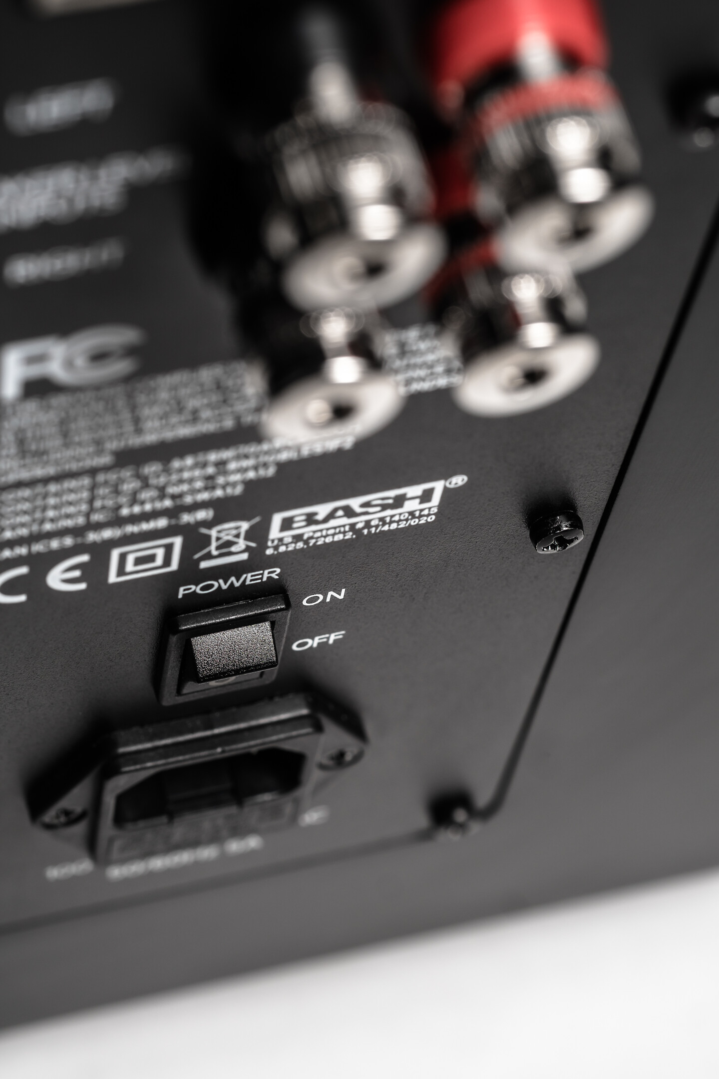 ELAC-Reference-Series-RS500-SB-Subwoofer-met-10-driver-gesloten-bedienbaar-via-App-500W-versterkermodule-satijnzwart