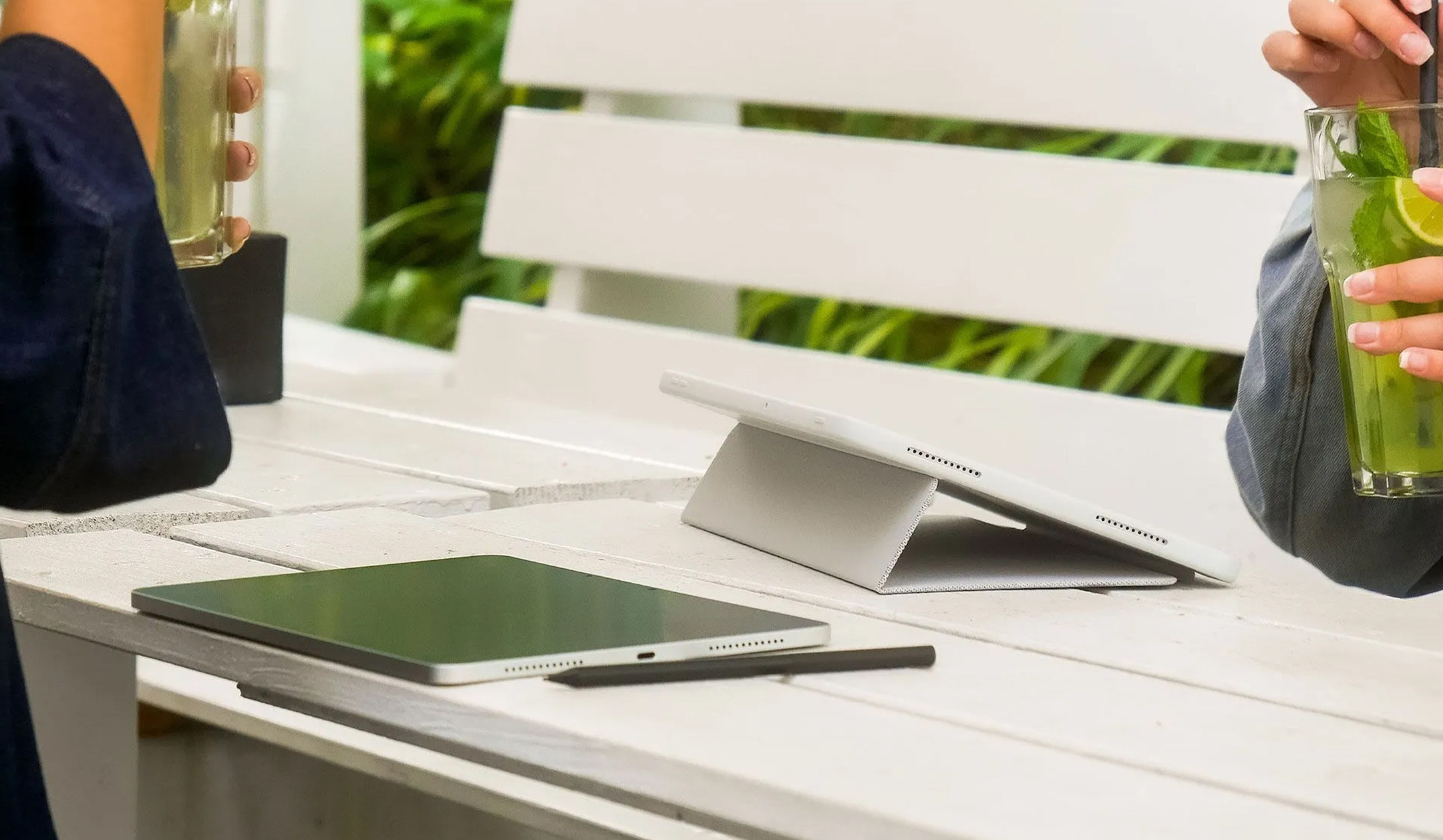 Wacom-MovinkPad-11-hoesje-met-standaard-en-penhouder