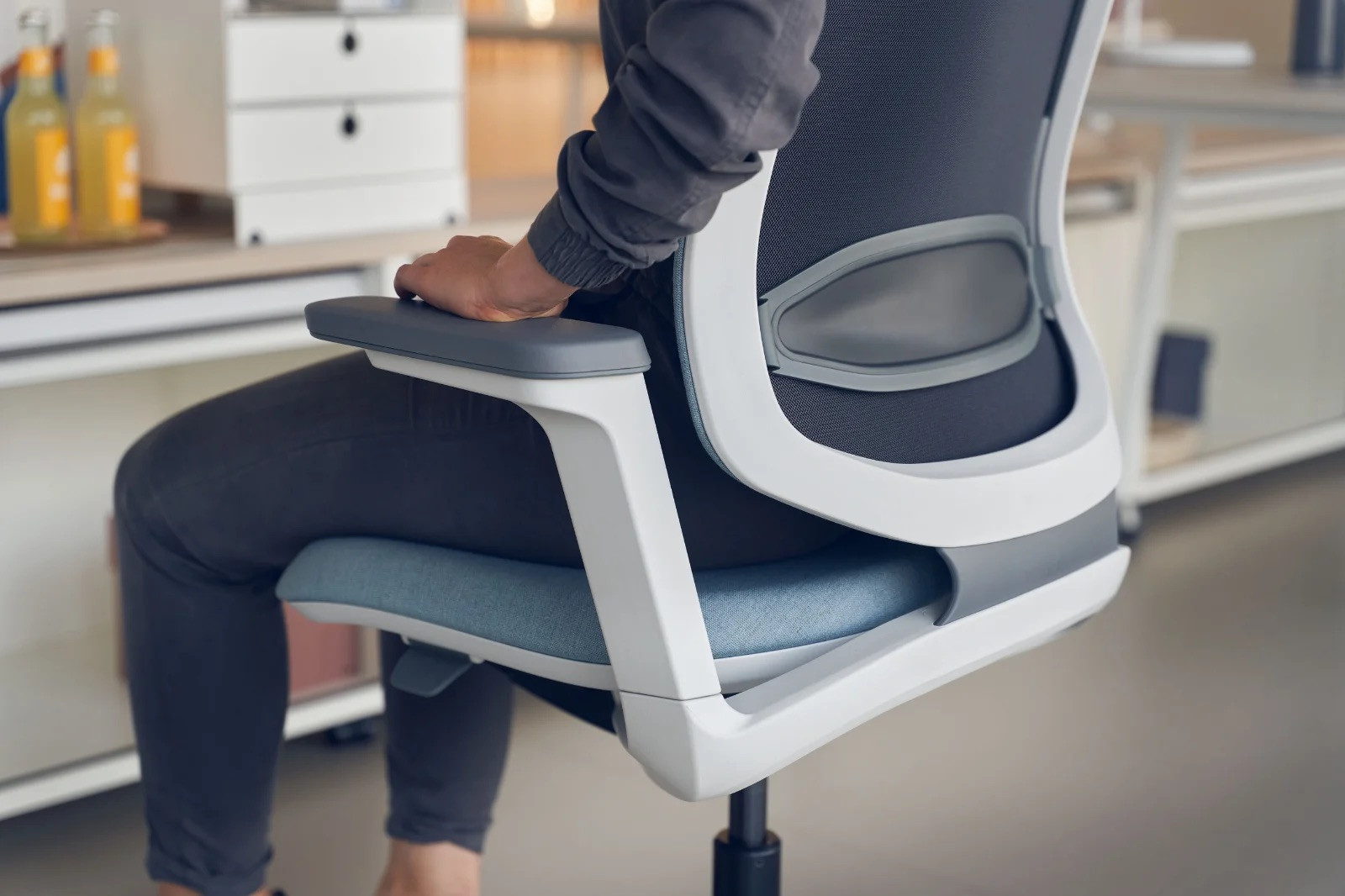 Sedus-se-flex-Burostuhl-mit-Membranbespannung-und-Lordosenstutze-fur-Desk-Sharing