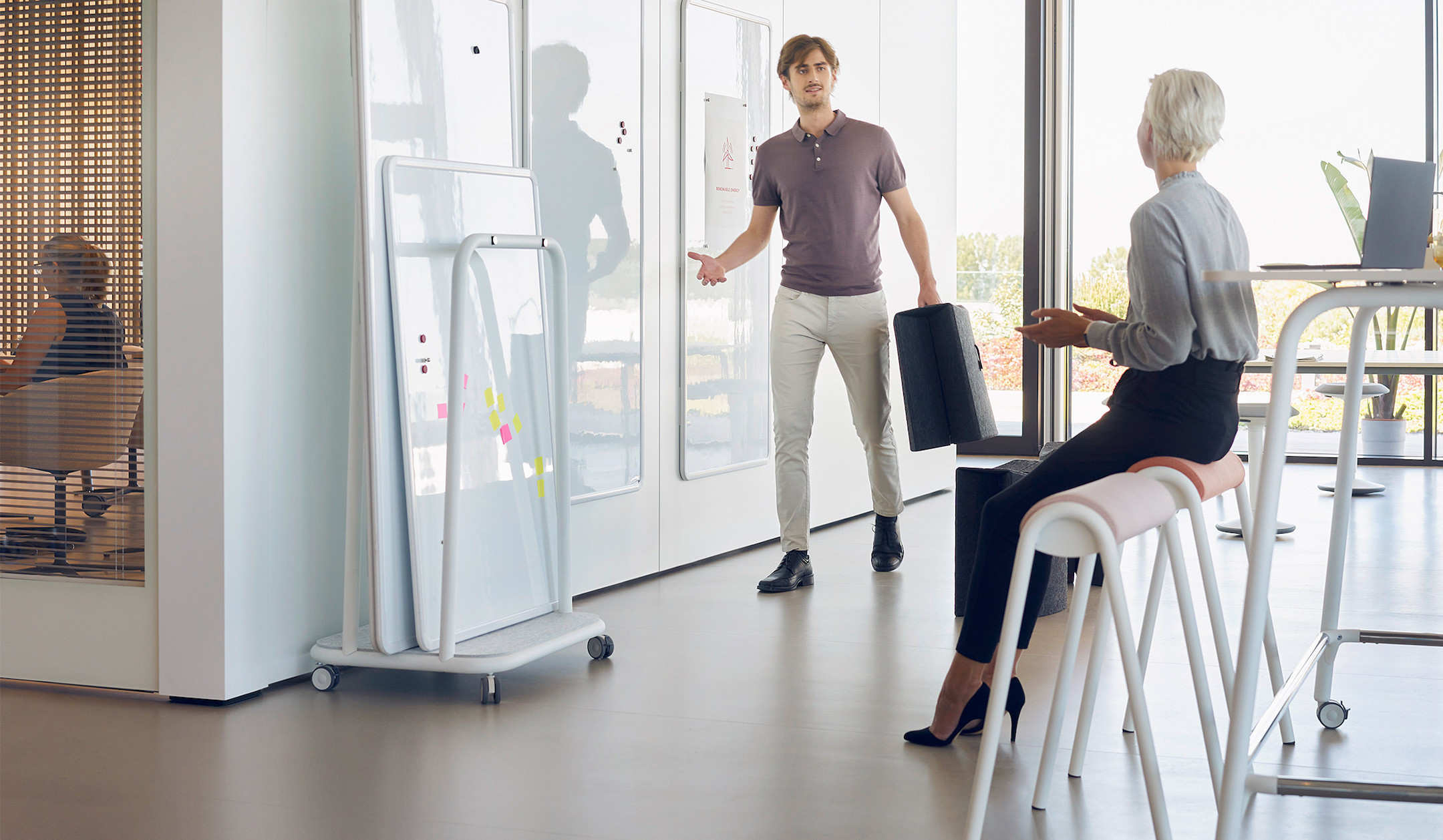 Sedus-se-lab-caddy-Transportwagen-fur-kreative-Workshops-im-Buro