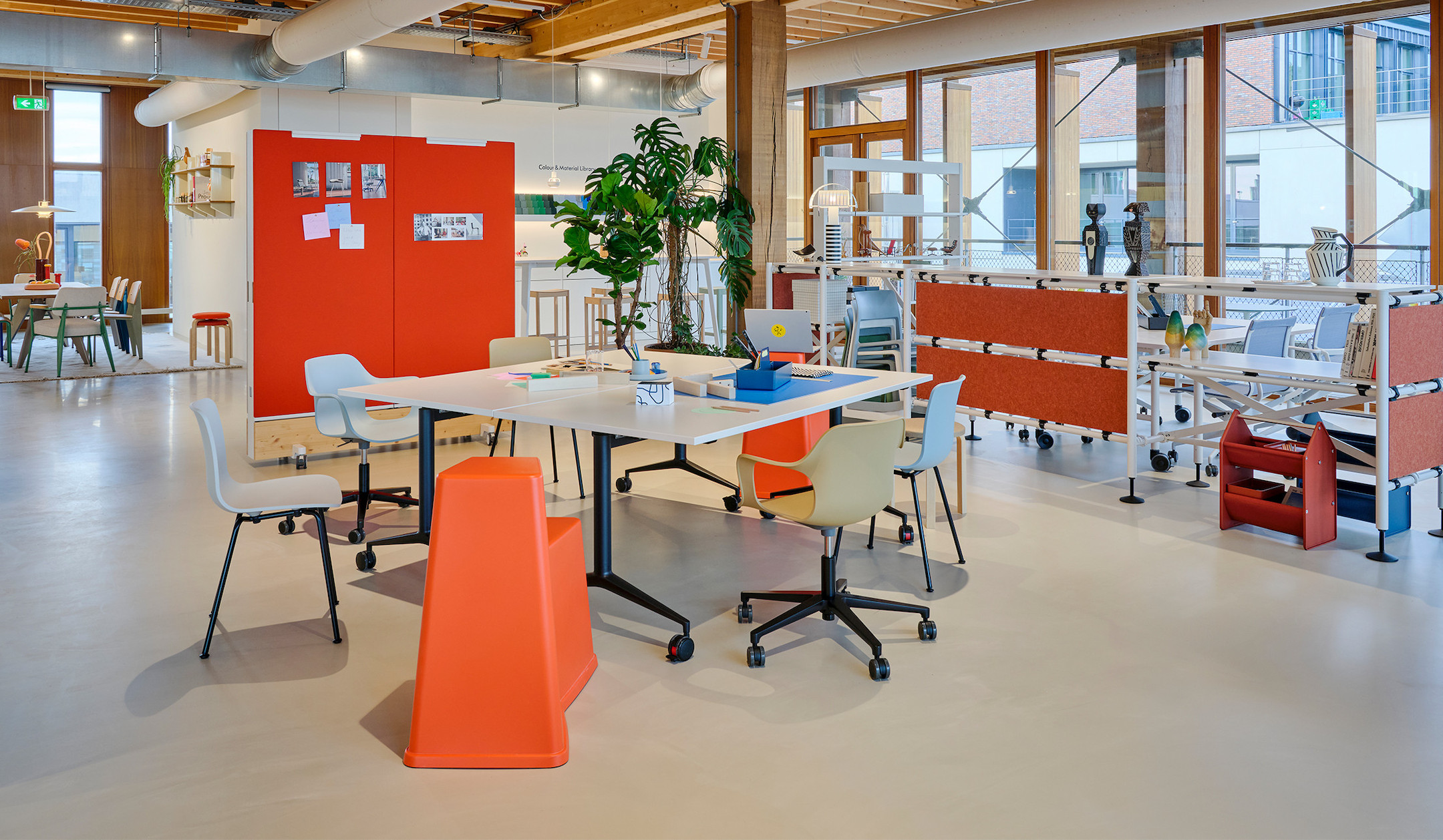 Vitra-MedaMorph-Folding-Table-mit-platzsparender-Klappfunktion