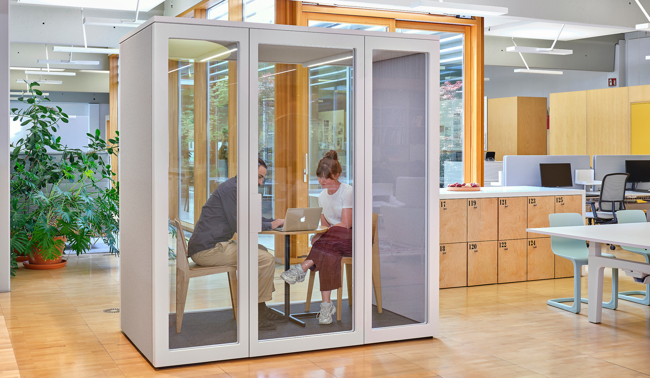 Vitra-Talky-S109-x-Vitra-freistehendes-Buro-Raumelement-mit-flexiblen-Innenraumkonfigurationen-Focus-Meet-oder-Work