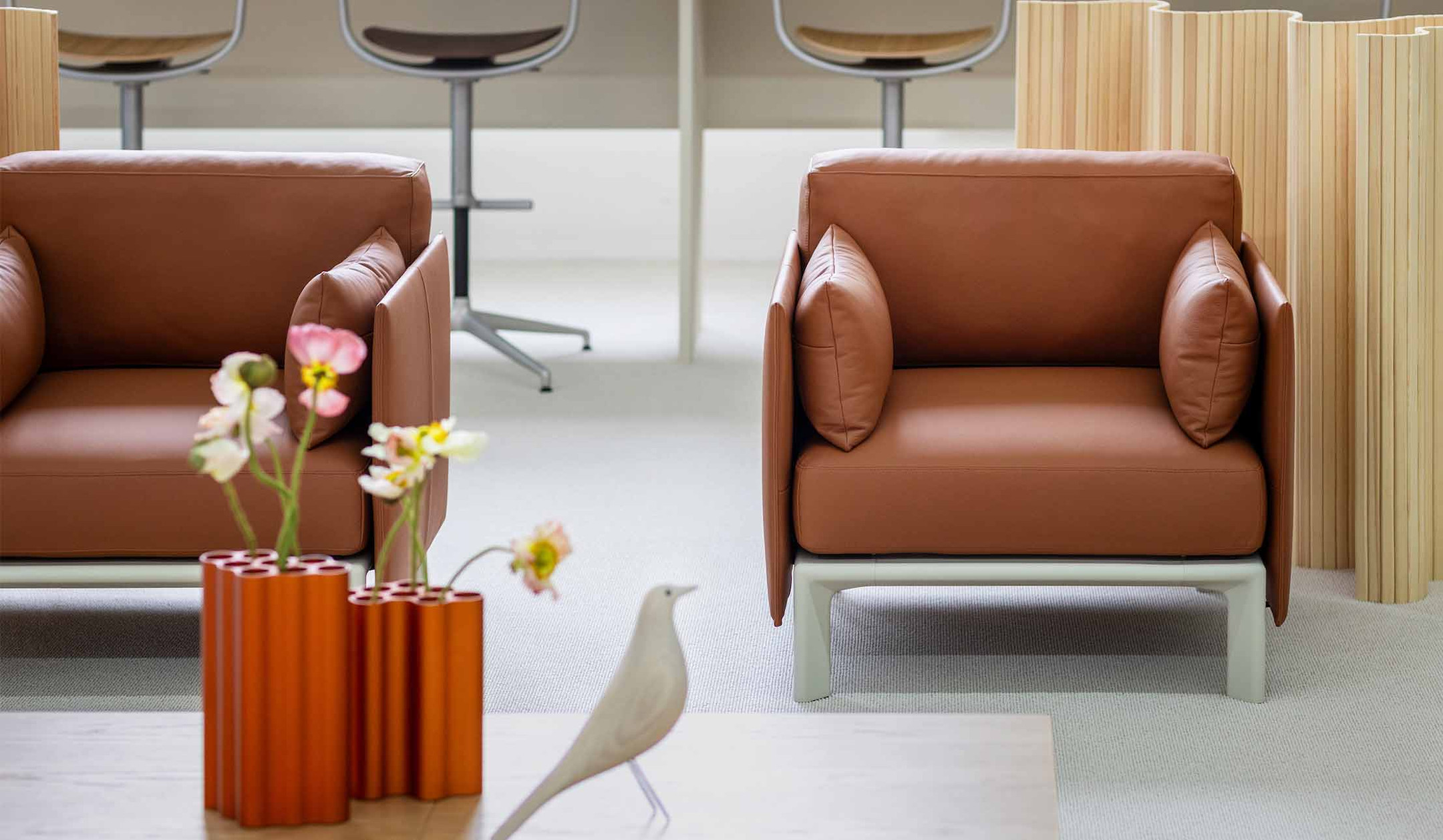 Vitra-Anagram-Club-flexibles-Sofasystem-fur-die-individuelle-Gestaltung-komfortabler-Sitzlandschaften-und-Loungebereiche