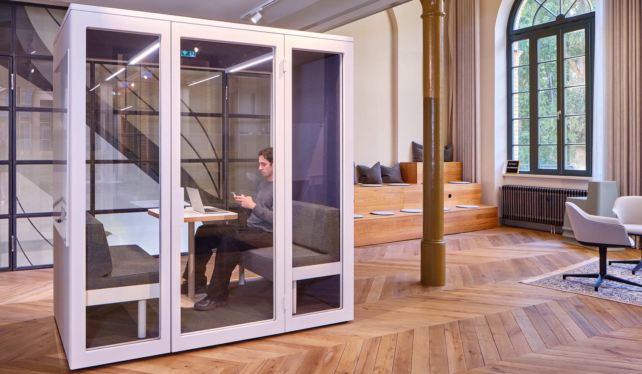Vitra-Talky-S109-x-Vitra-freistehendes-Buro-Raumelement-mit-flexiblen-Innenraumkonfigurationen-Focus-Meet-oder-Work