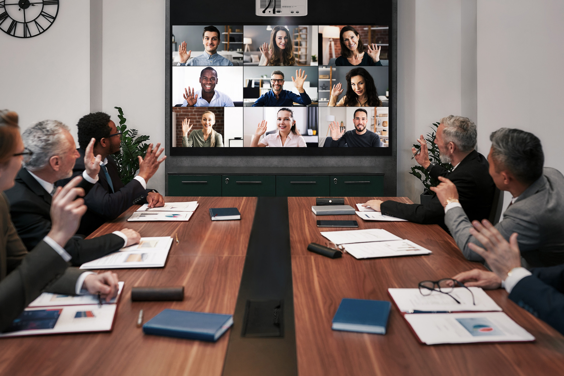 optoma-zh350st-full-hd-kurzdistanz-beamer-mit-3500-lumen-und-hoher-farbsaettigung-fuer-besprechungsraeume-demoware-platin