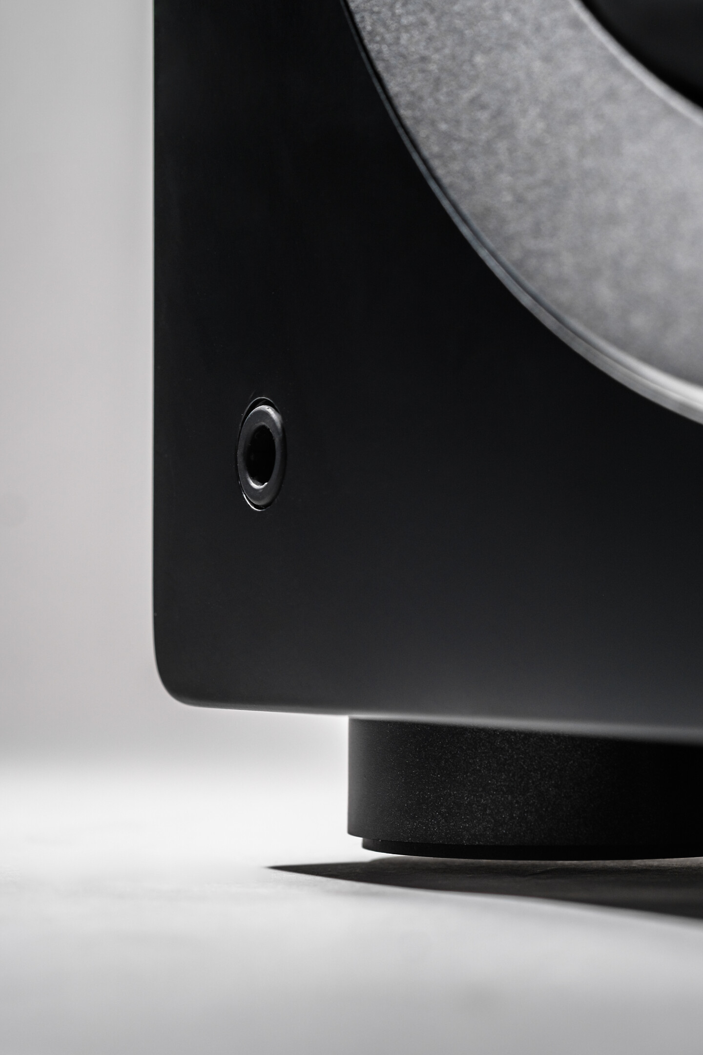 ELAC-Reference-Series-RS500-SB-Subwoofer-met-10-driver-gesloten-bedienbaar-via-App-500W-versterkermodule-satijnzwart