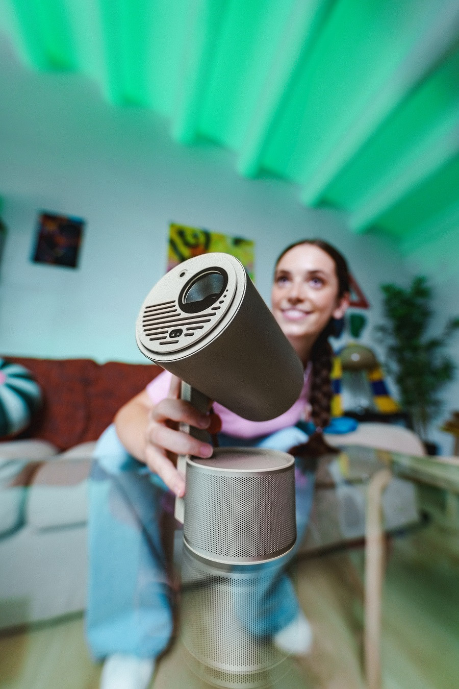 XGIMI-MoGo-3-Pro-Full-HD-projector-incl-PowerBase-standaard-en-automatische-beeldaanpassing-voor-flexibele-thuisbioscoop-en-onderweg