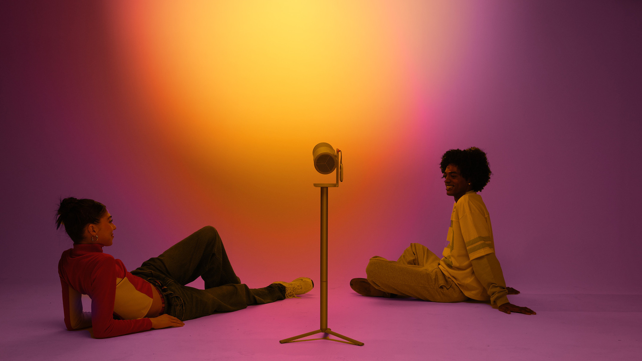 XGIMI-MoGo-4-Draagbare-LED-Full-HD-smart-beamer-met-Harman-Kardon-luidspreker-en-omgevingsfiltersysteem