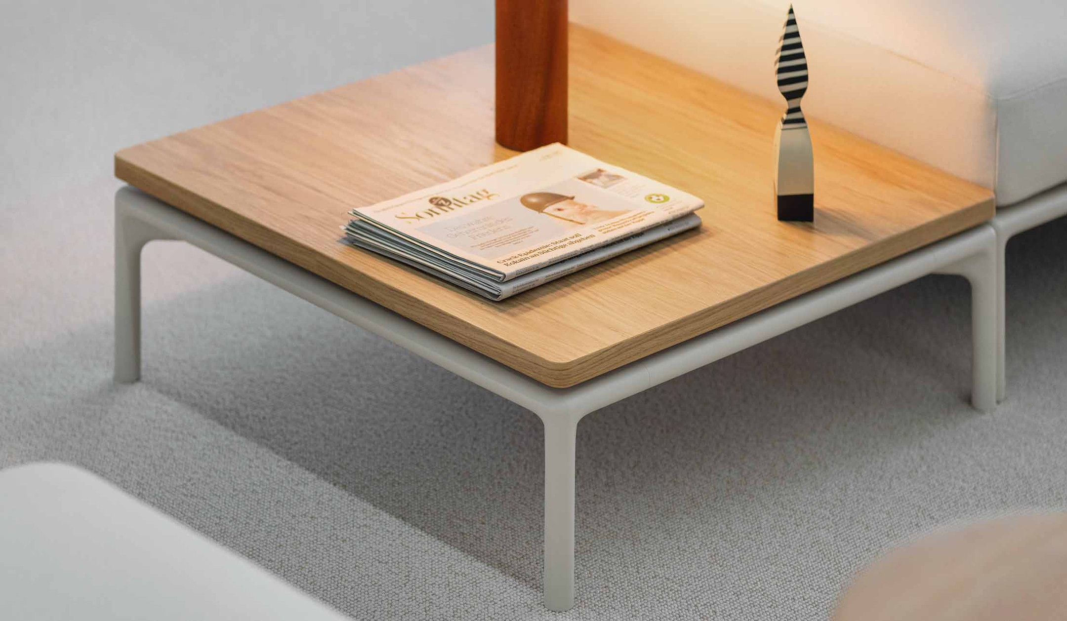 Vitra-Anagram-Club-flexibles-Sofasystem-fur-die-individuelle-Gestaltung-komfortabler-Sitzlandschaften-und-Loungebereiche