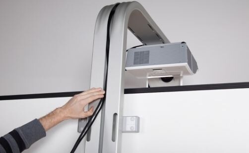 Conen-Deluxe-130-Tafelsystem-1-92-m-x-1-30-m-fahrbare-elektrisch-hohenverstellbare-Tafel-mit-H-Fahrgestell-stiftbedienbar
