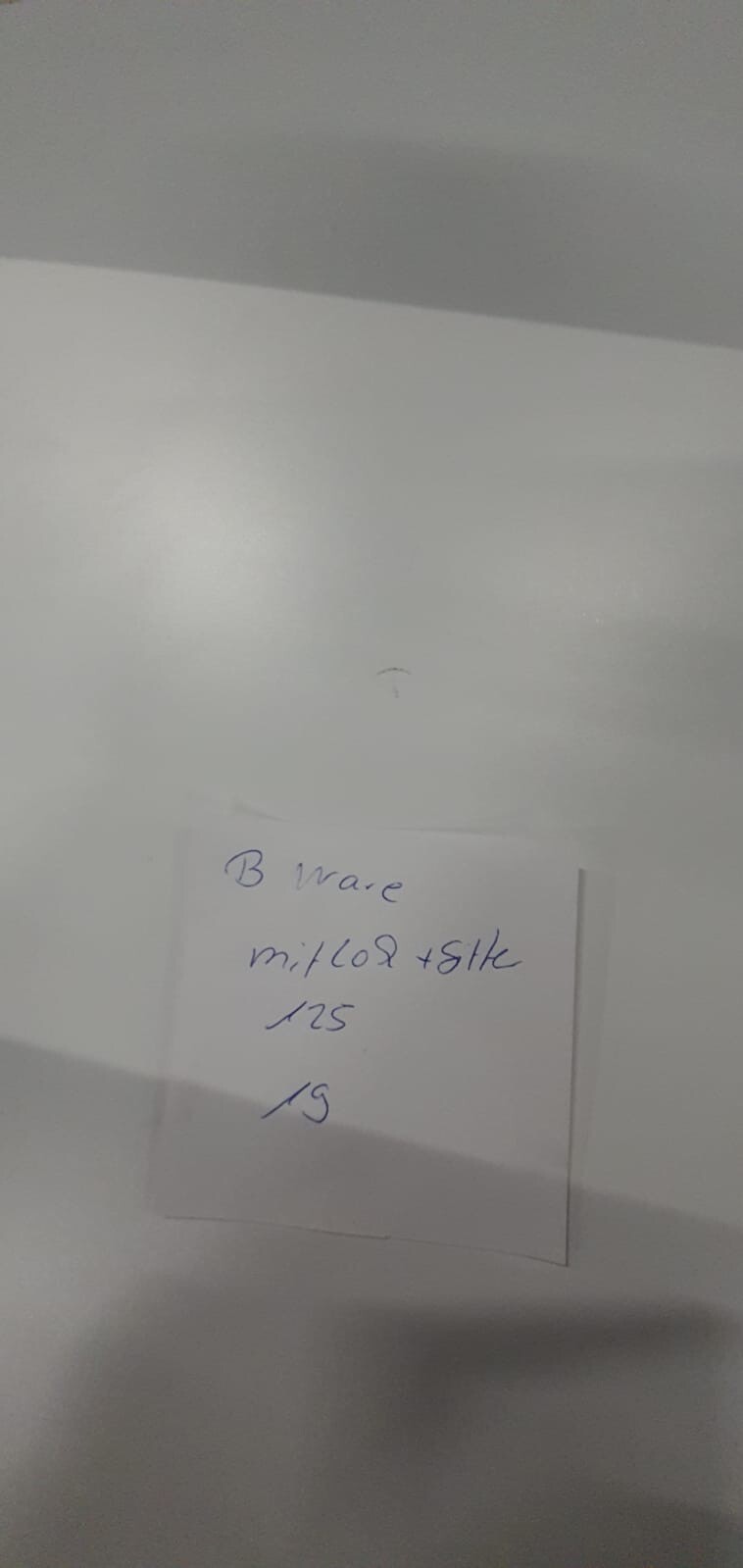 USM-Haller-Tisch-125x75-inkl-Kabelauslass-Gitter-Demoware-in-gebrauchtem-Zustand-B19