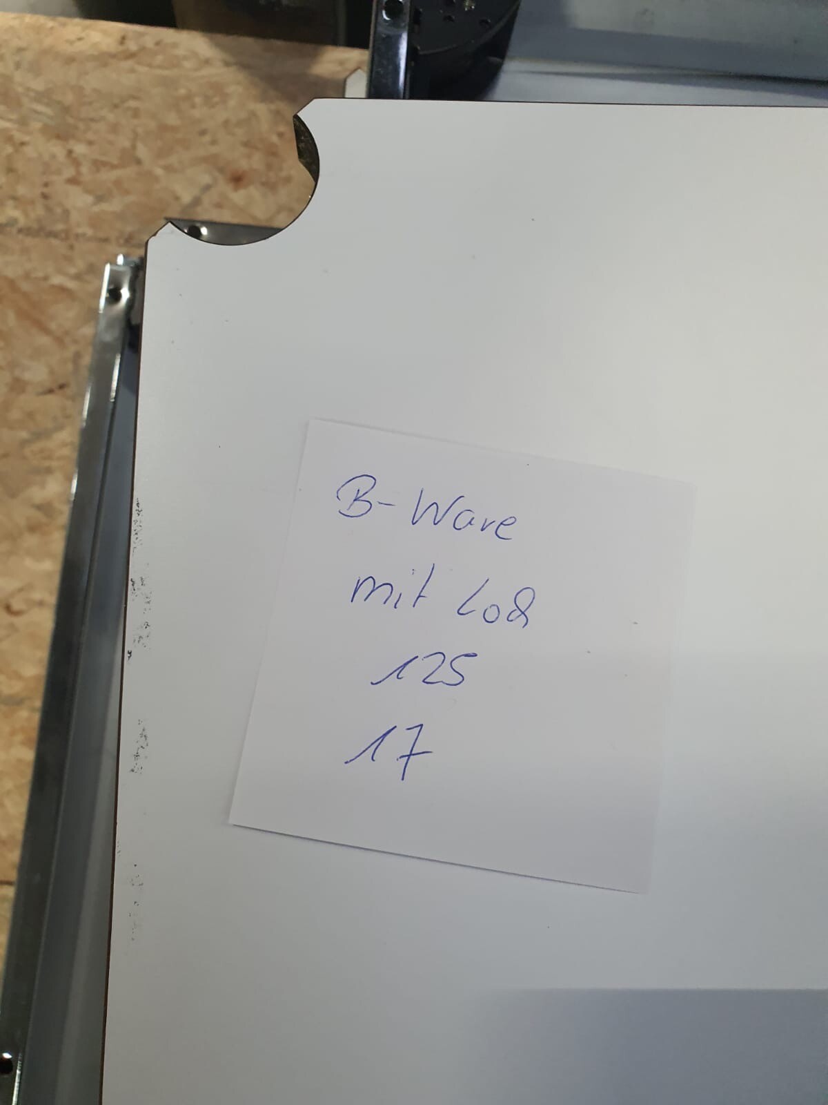 USM-Haller-Tisch-125x75-inkl-Kabelauslass-Demoware-in-gebrauchtem-Zustand-B17