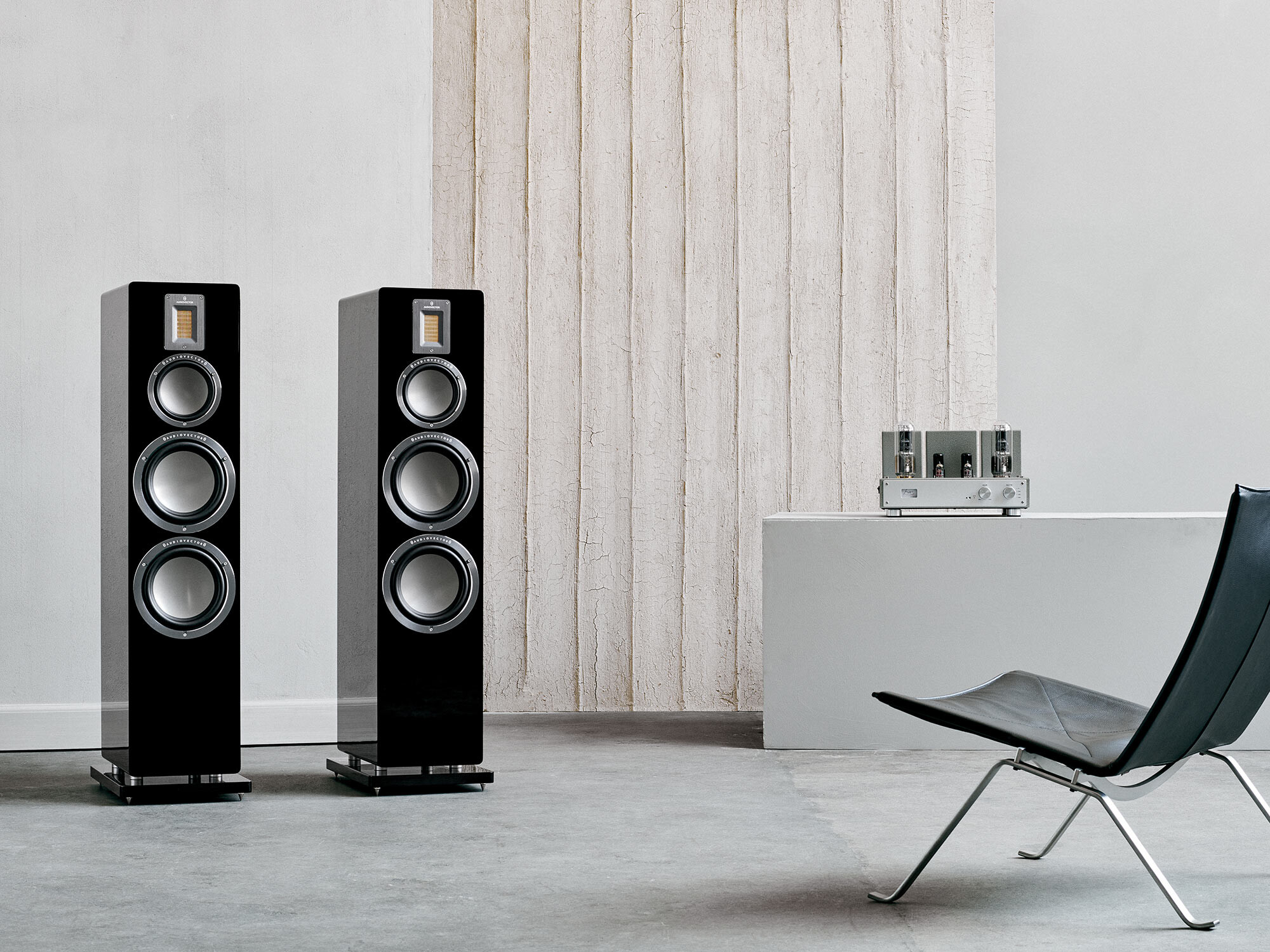 Audiovector-QR-7-Black-Piano-Paar