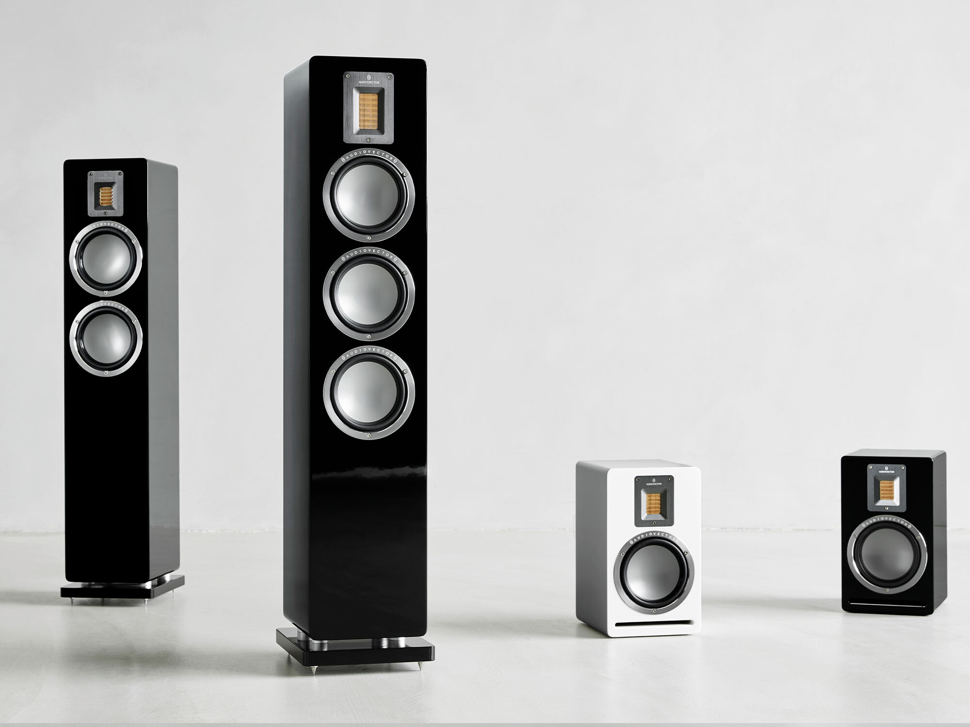 Audiovector-QR-5-Black-Piano-Paar