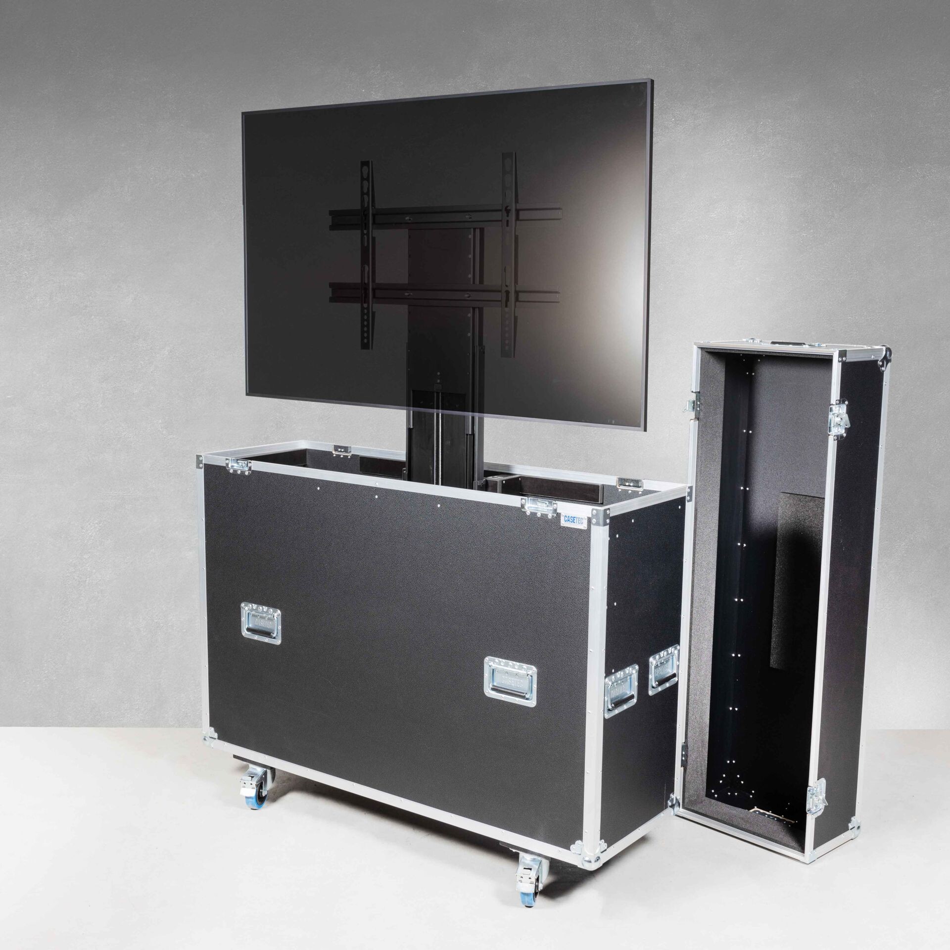Casetec-Flightcase-mit-elektrischem-Hublift-inkl-Displayhalterung-fur-einen-46-55-Display-Traglast-60-kg