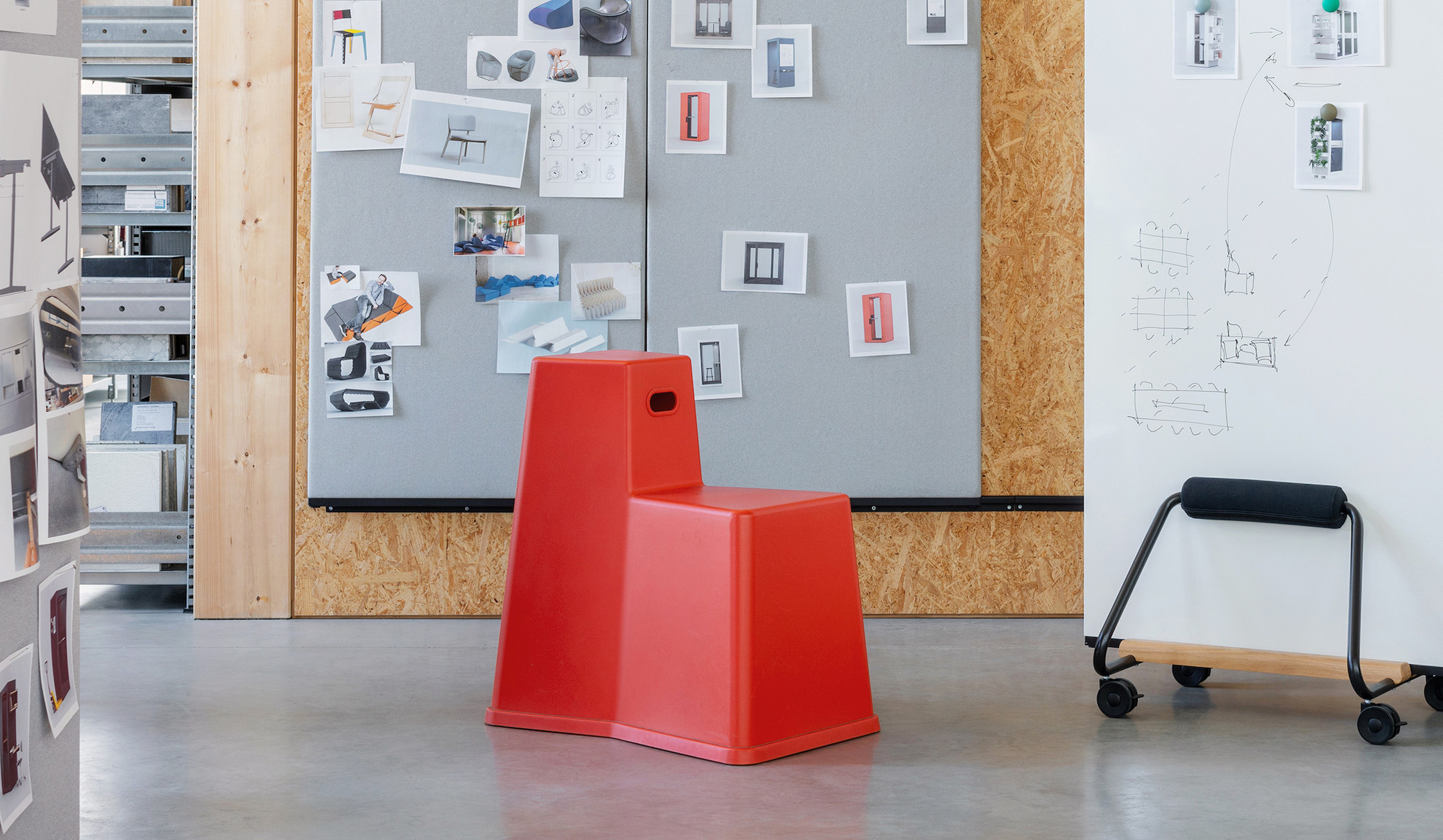 Vitra-Stool-Tool-Stuhl-Tisch-Kombination-in-poppy-red