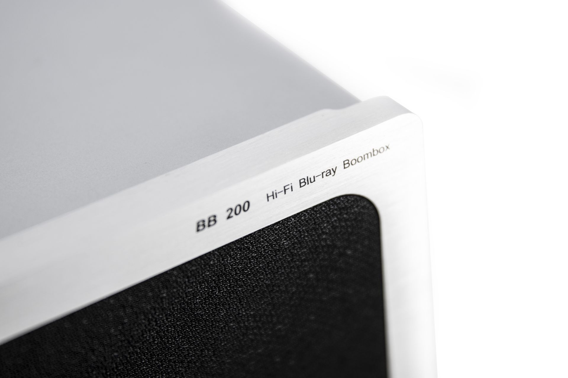 Block-BB-200-Blu-Ray-internetontvanger-met-geintegreerd-luidsprekersysteem-in-diamantzilver