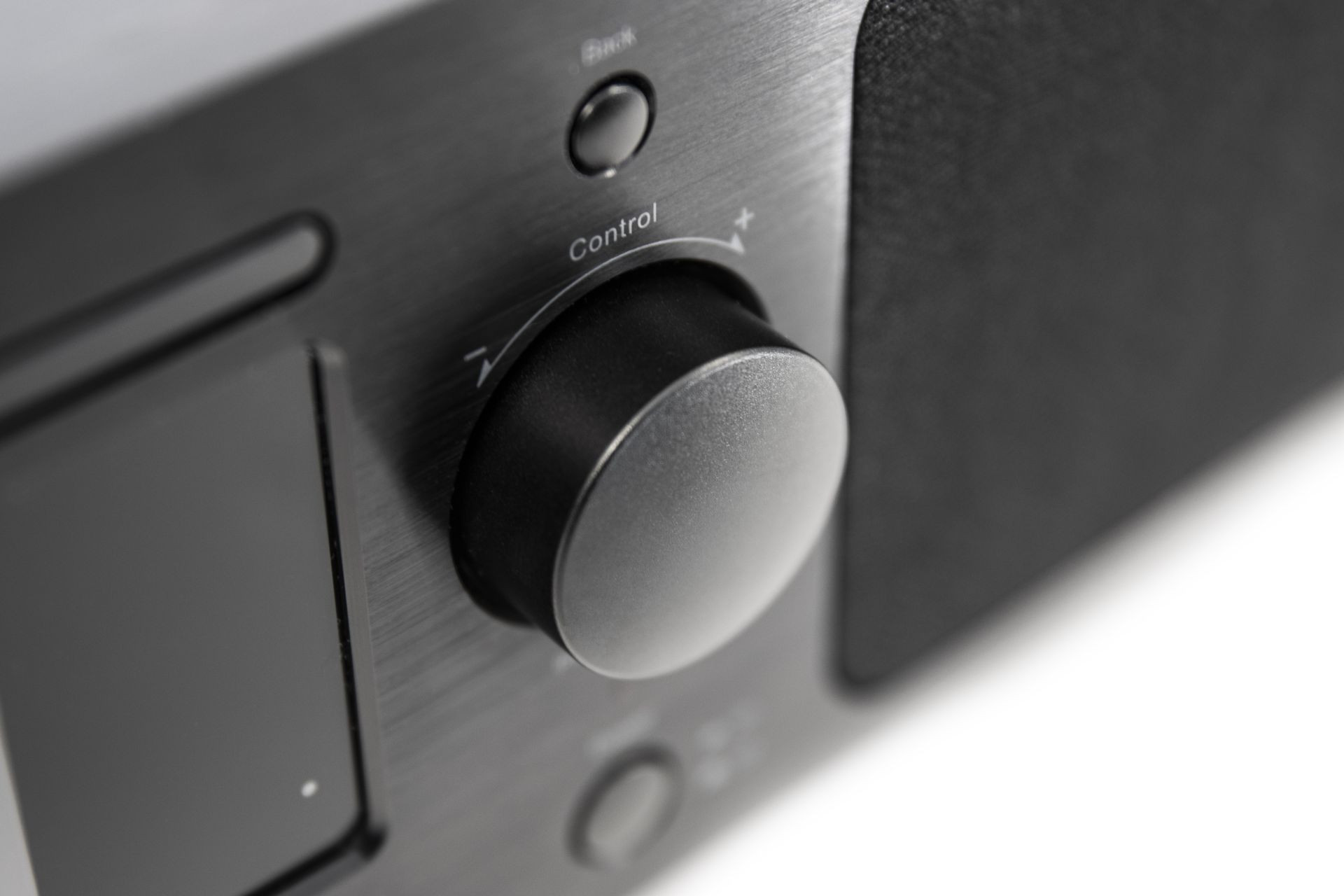 Block-BB-200-Blu-Ray-internetontvanger-met-geintegreerd-luidsprekersysteem-in-saffierzwart