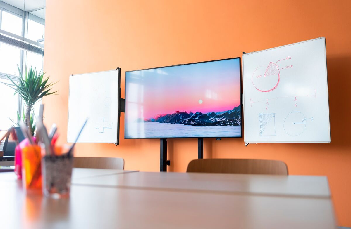 Vogels-RISE-WBS86-Whiteboardset-86-inch-voor-RISE-2xxx-en-RISE-4xxx