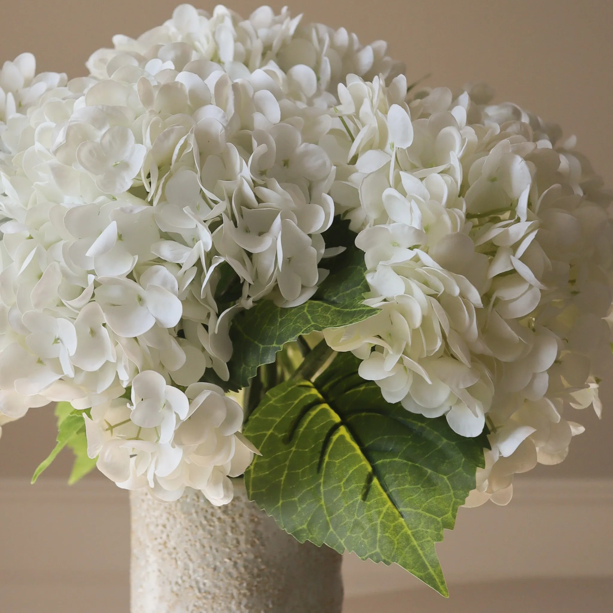 Botané White Hydrangea Bouquet Kunstblumenstrauß Botané White Hydrangea Bouquet Kunstblumenstrauß