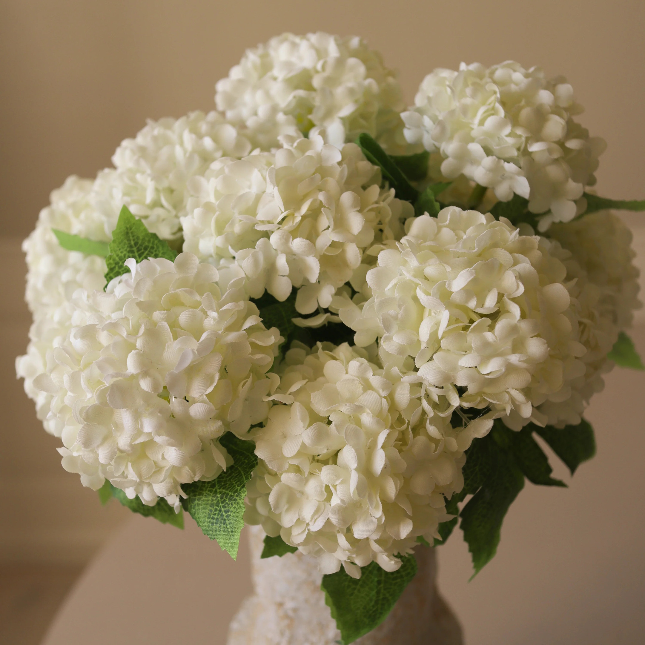 Botané White Mini Snowball Hydrangea Bouquet Kunstblumenstrauß Botané White Mini Snowball Hydrangea Bouquet Kunstblumenstrauß