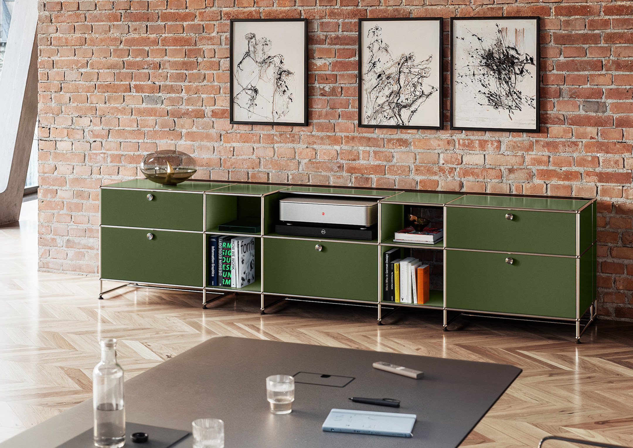 USM-Leica-Cine-Collection-II-Office-Set-120-Olivgrun