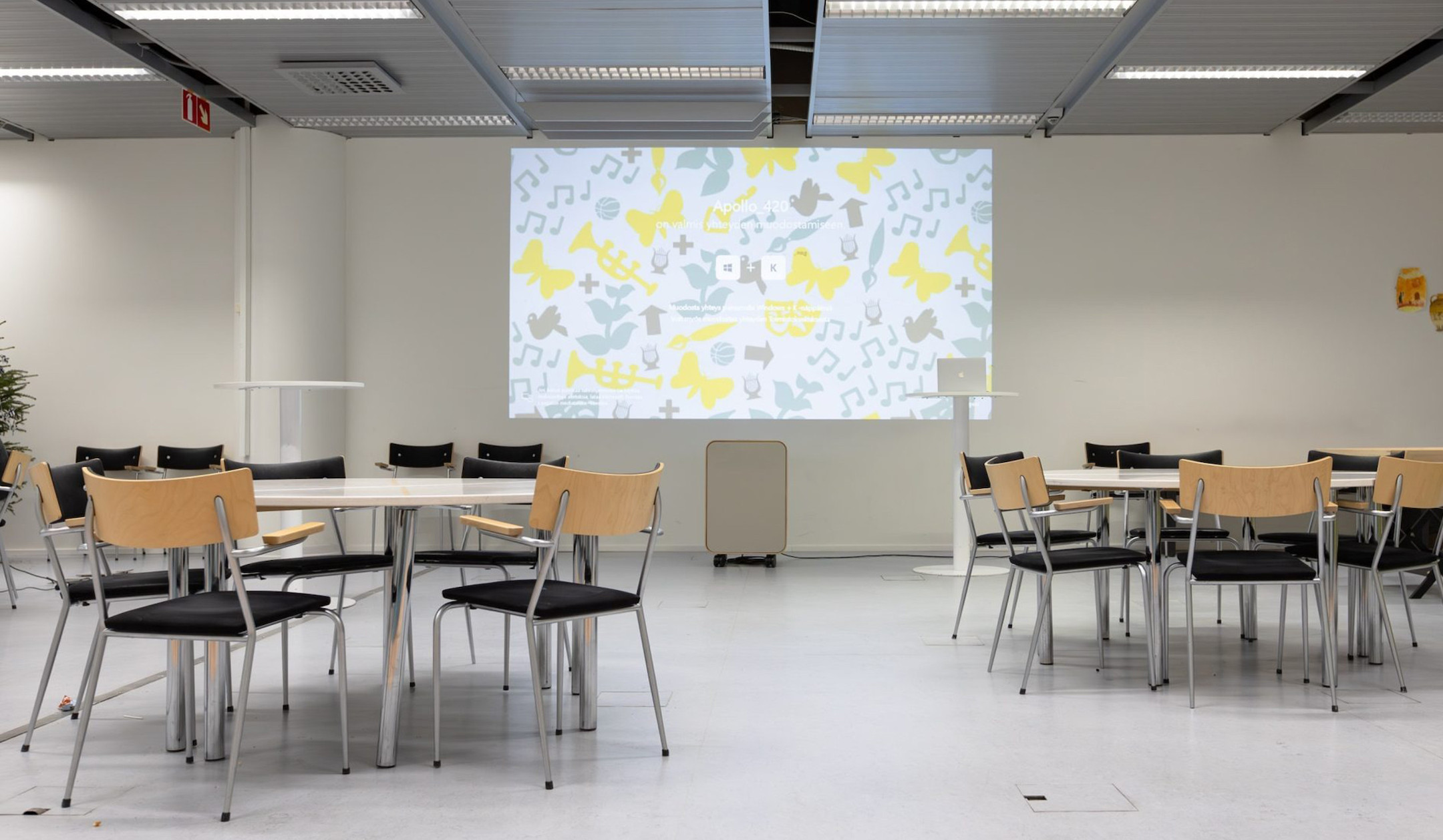 Artome S2 mobiles All-in-One-System mit integriertem Sound sowie Platz für Projektor und Konferenztechnik für professionelle Umgebungen Artome-S2-mobiles-All-in-One-System-mit-integriertem-Sound-sowie-Platz-fur-Projektor-und-Konferenztechnik-fur-professionelle-Umgebungen