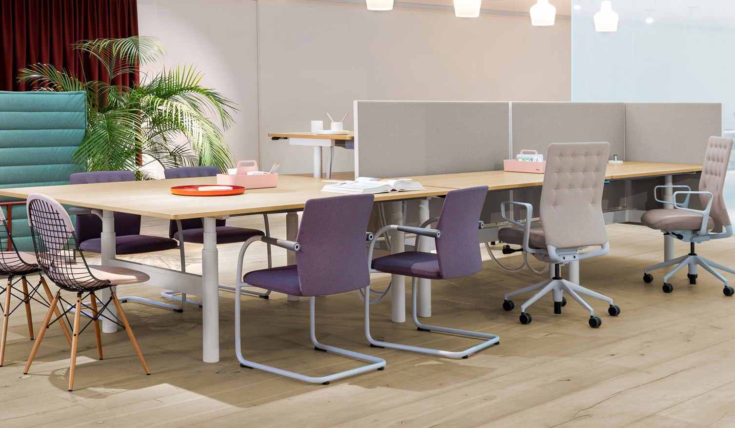 Vitra-ID-Visitor-Soft-Konferenzstuhl-mit-weicher-Komfort-Polsterung-fur-Wartebereiche