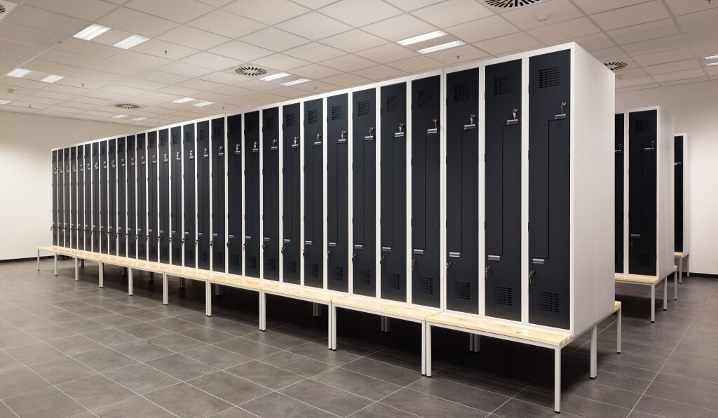 rotstahl-Z-Spind-aus-Stahl-mit-innovativer-Z-Form-fur-Personalgarderoben