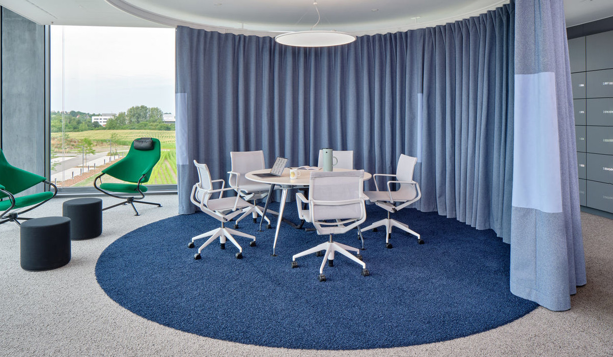 Vitra Physix Design-Bürostuhl mit intelligenter Körperanpassung für das Büro Vitra-Physix-Burodrehstuhl-mit-synchronem-Bewegungsablauf-und-stufenloser-Hohenverstellung