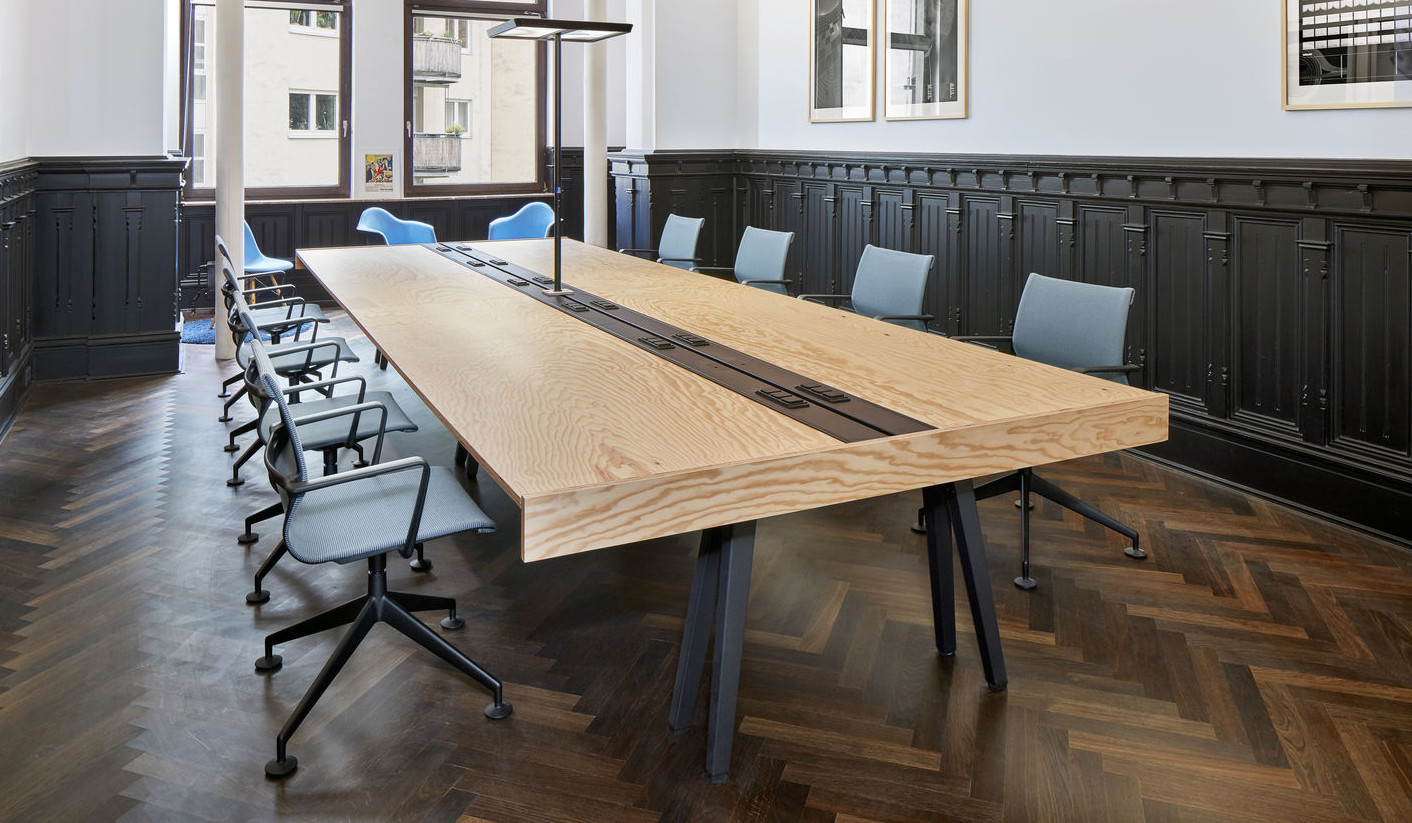 Vitra Physix Conference drehbarer Konferenzstuhl auf Gleitern Vitra-Physix-Conference-drehbarer-Konferenzstuhl-auf-Gleitern