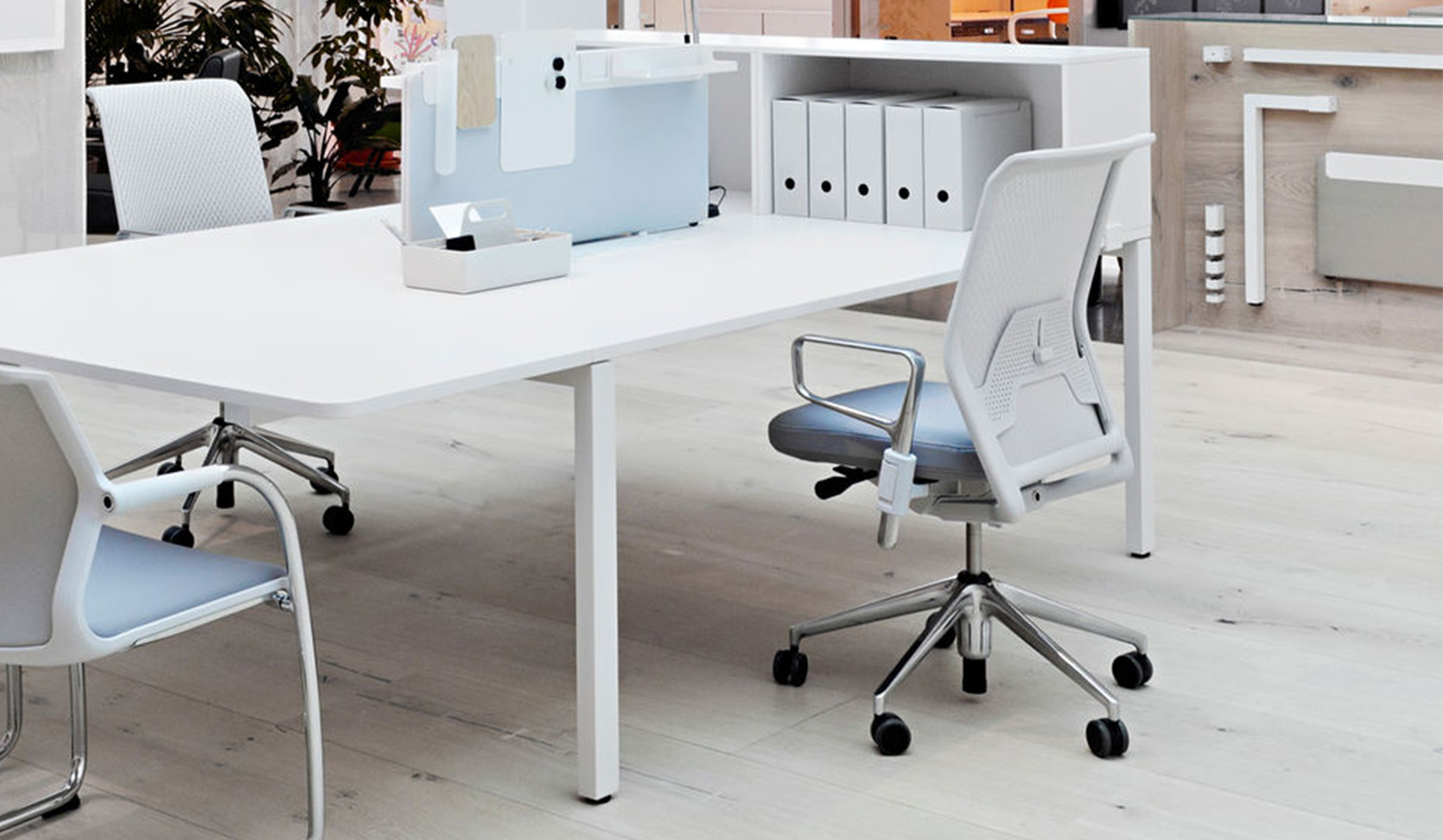 Vitra-Unix-Chair-mit-Funfstern-Untergestell-hohenverstellbar-und-drehbar-fur-moderne-Arbeitsplatze