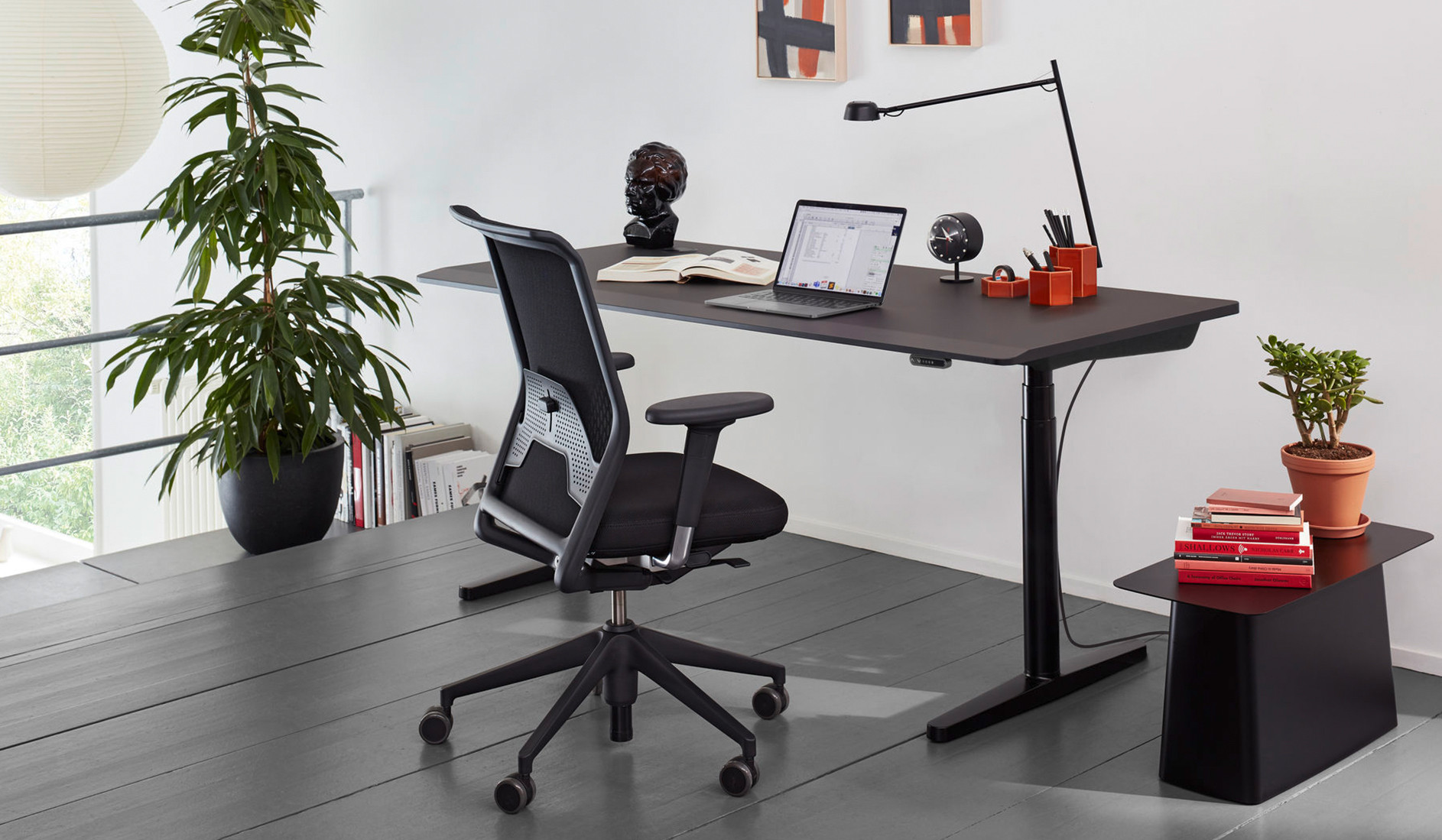 Vitra ID Mesh Drehstuhl mit atmungsaktiven Netzrücken und integrierter Lumbalstütze für das Büro und Home Office Vitra-ID-Mesh-Drehstuhl-mit-atmungsaktiven-Netzrucken-und-integrierter-Lumbalstutze-fur-das-Buro-und-Home-Office