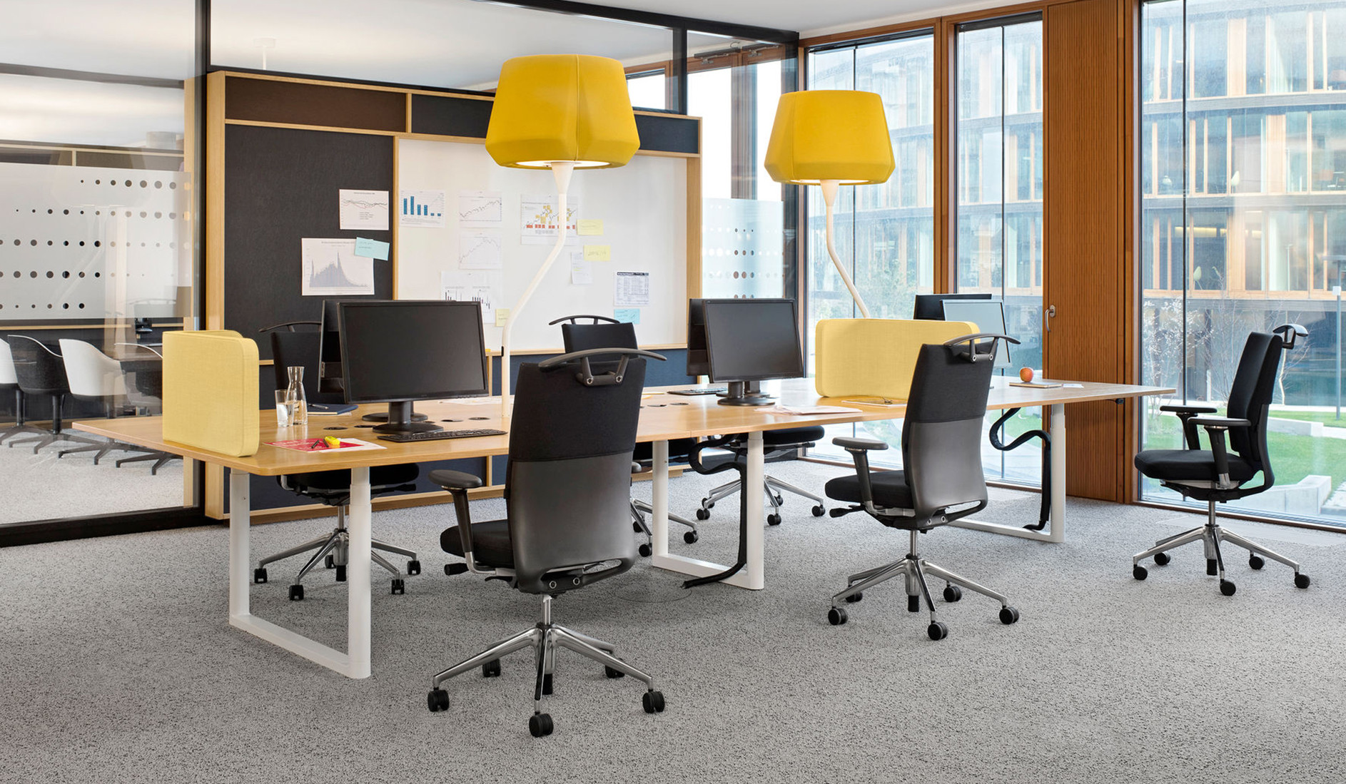 Vitra ID Soft L Bürodrehstuhl mit FlowMotion-Mechanik und Komfort in Executive Offices Vitra-ID-Soft-L