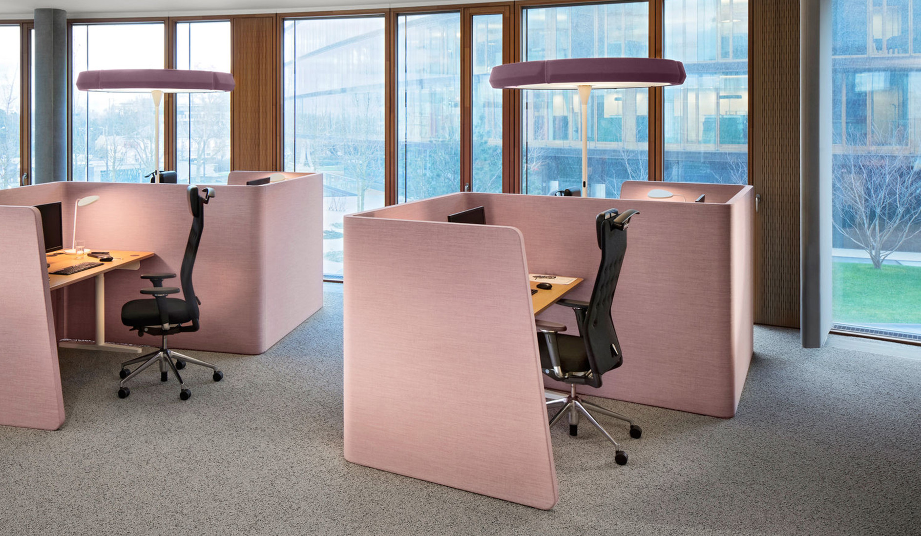Vitra ID Trim L mit hoher Rückenlehne und höhenverstellbarer Kopfauflage für ergonomischen Komfort in repräsentativen Büros Vitra-ID-Trim-L-mit-hoher-Ruckenlehne-und-hohenverstellbarer-Kopfauflage-fur-ergonomischen-Komfort-in-reprasentativen-Buros
