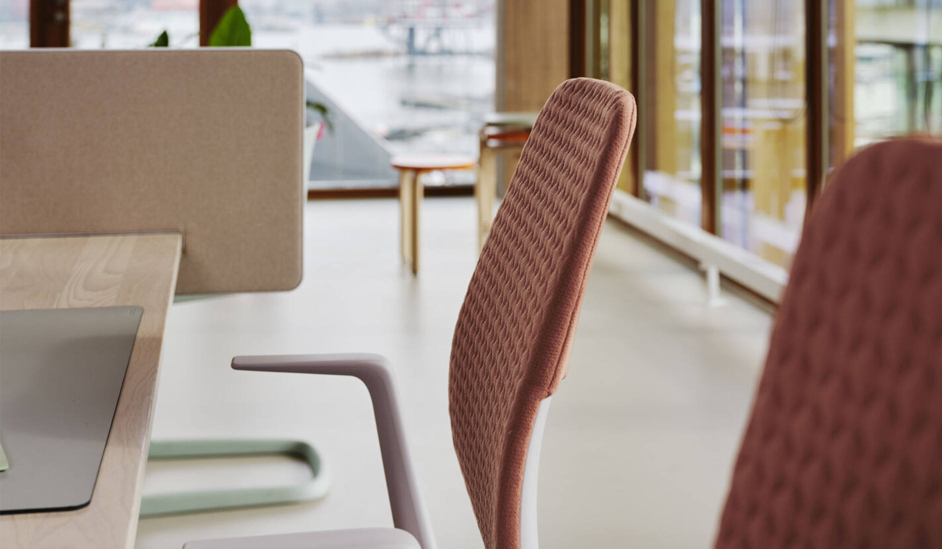 Vitra-ACX-Soft-Burostuhl-mit-automatischer-Gewichtsanpassung-und-wohnlicher-Optik-fur-moderne-Offices