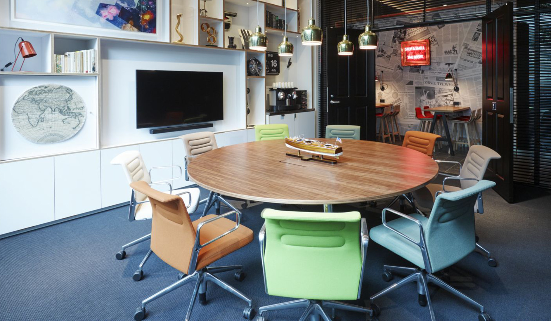 Vitra-AC-5-Studio-Burostuhl-mit-intuitiver-Anpassung-und-dynamischer-Wippfunktion