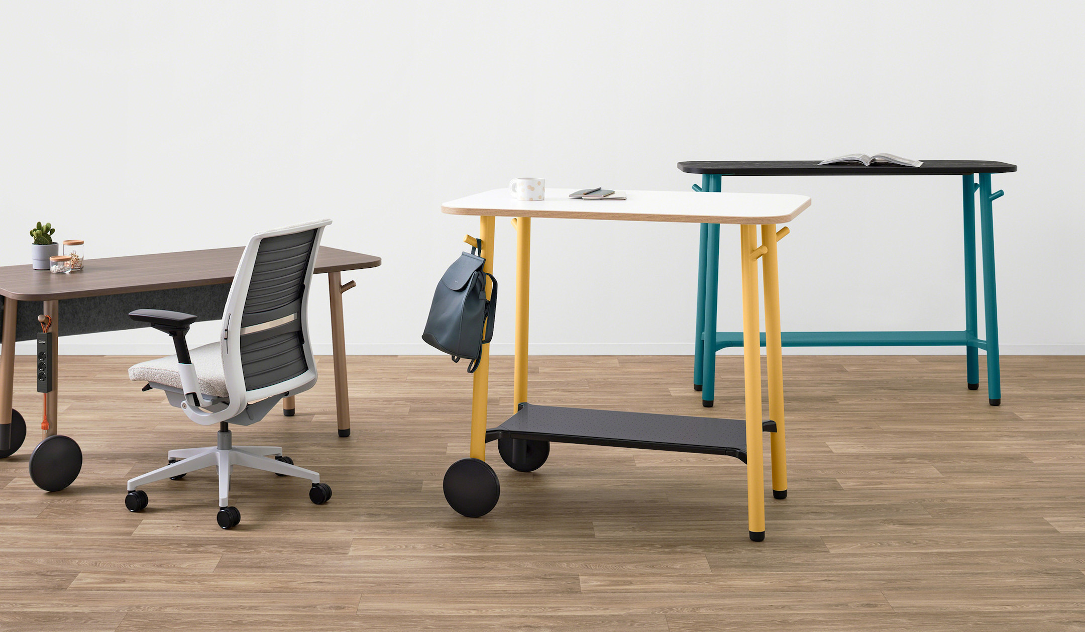 Steelcase Flex Rolltisch in Stehhöhe mit Fußstütze für agile Teams Steelcase-Flex-Rolltisch-in-Stehhohe