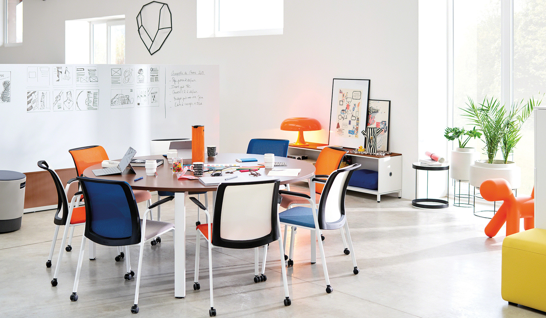 Steelcase FrameFour runder Konferenztisch für spontane Meetings und offene Zusammenarbeit Steelcase-FrameFour-runder-Konferenztisch-fur-spontane-Meetings-und-offene-Zusammenarbeit