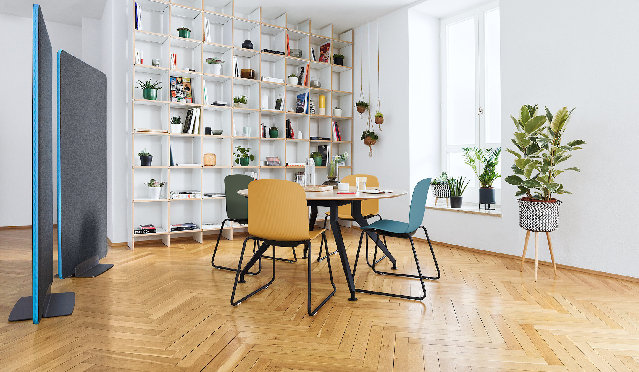 Steelcase 4.8 four point eight runder Konferenztisch für bis zu 8 Personen ideal für Brainstorming Steelcase-4-8-four-point-eight-runder-Konferenztisch