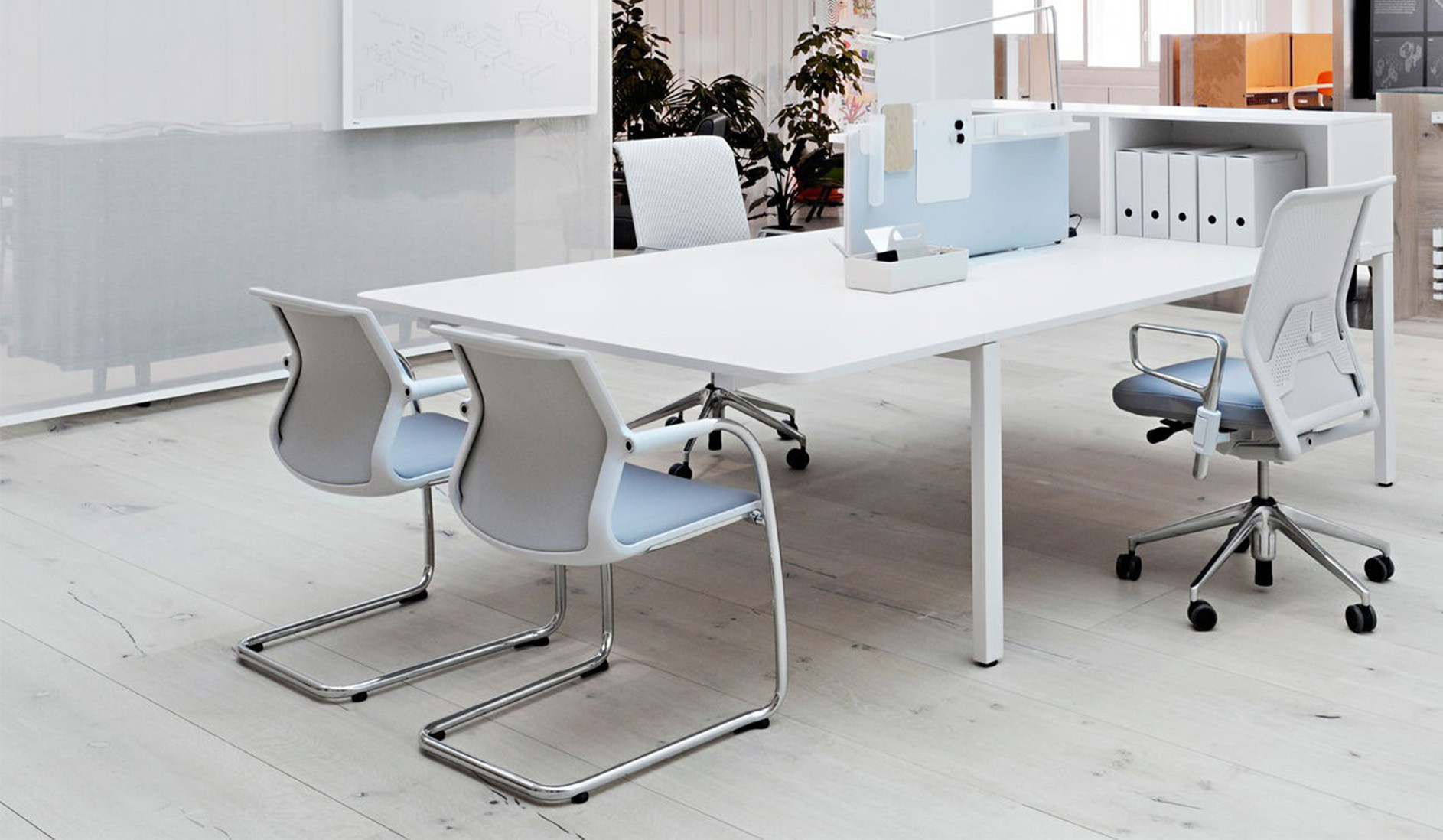 Vitra-Unix-Chair-Freischwinger-stapelbar