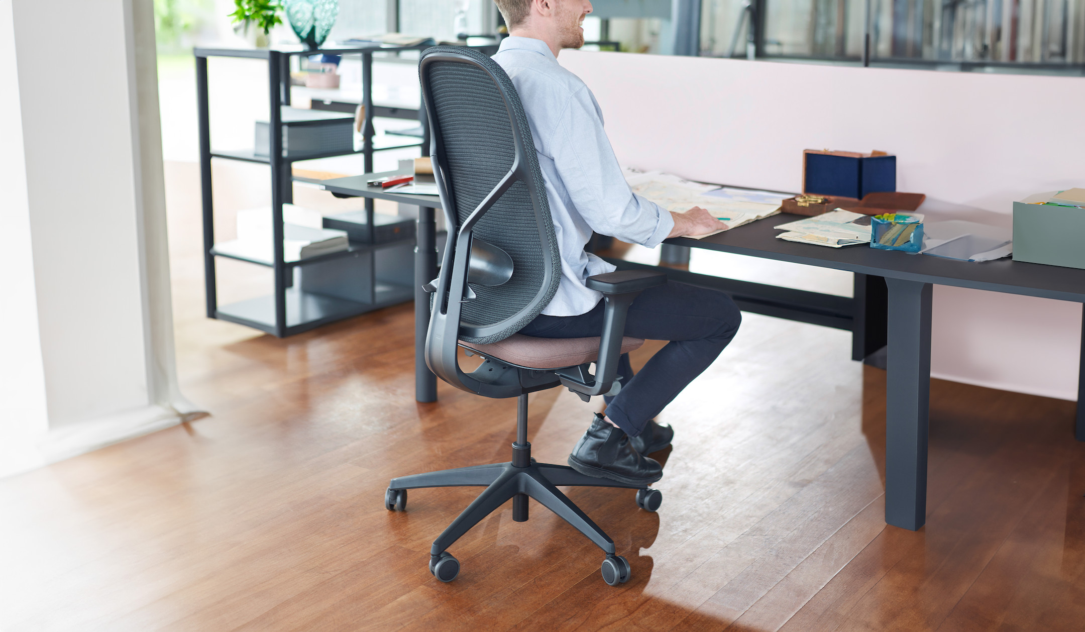 Sedus-se-kit-Drehstuhl-hohe-membranbespannte-Ruckenlehne-und-Dorsokinetik-fur-individuellen-Komfort