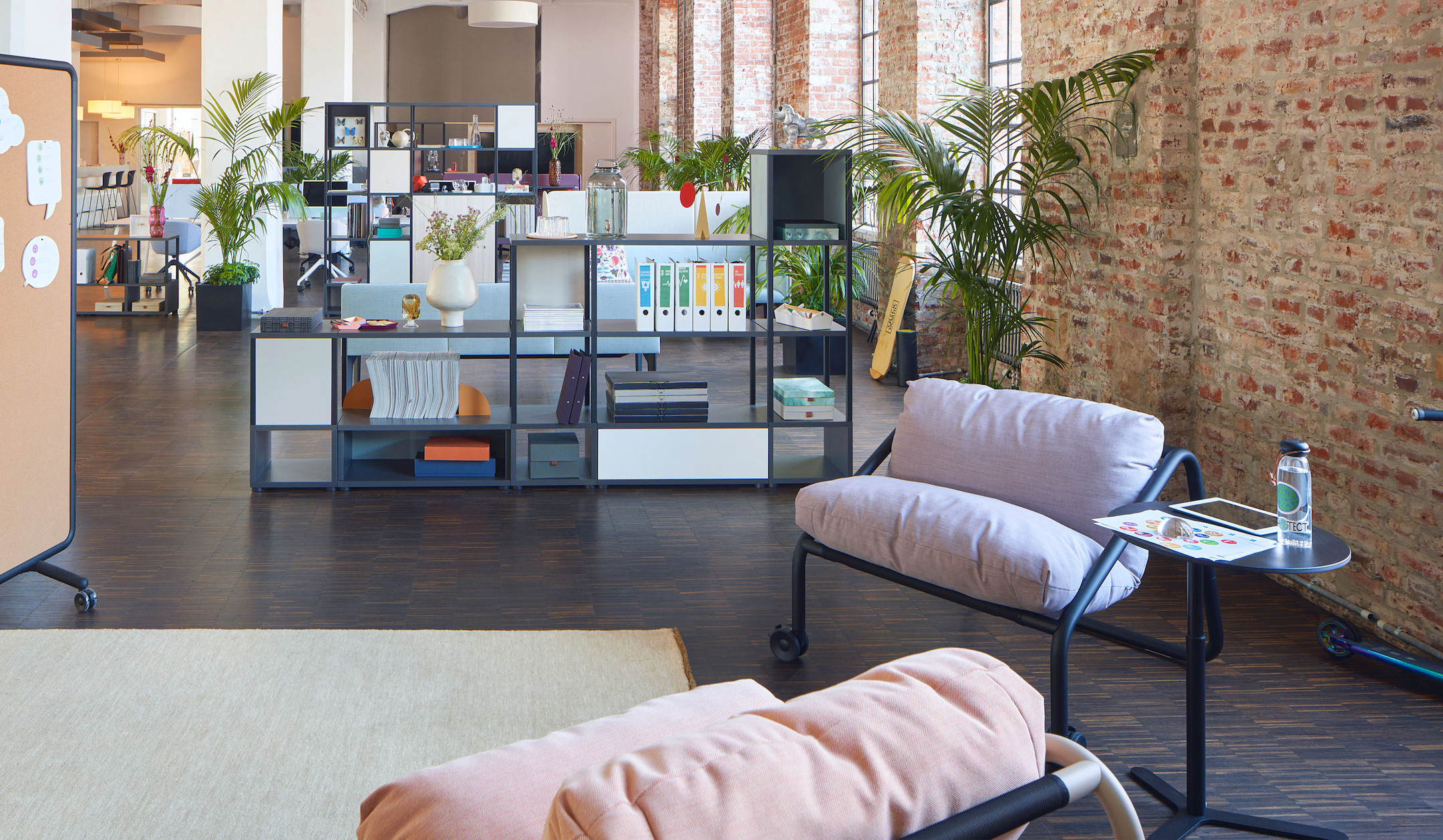 Sedus-se-lab-sofa-single-mobiler-Einzelsessel-auf-Rollen-fur-agile-Arbeitswelten