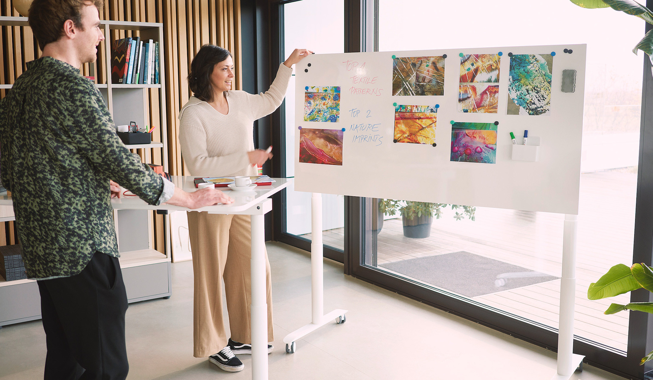 Sedus-se-lab-tableboard-hohenverstellbarer-Klapptisch-mit-Whiteboardfunktion-und-Akku