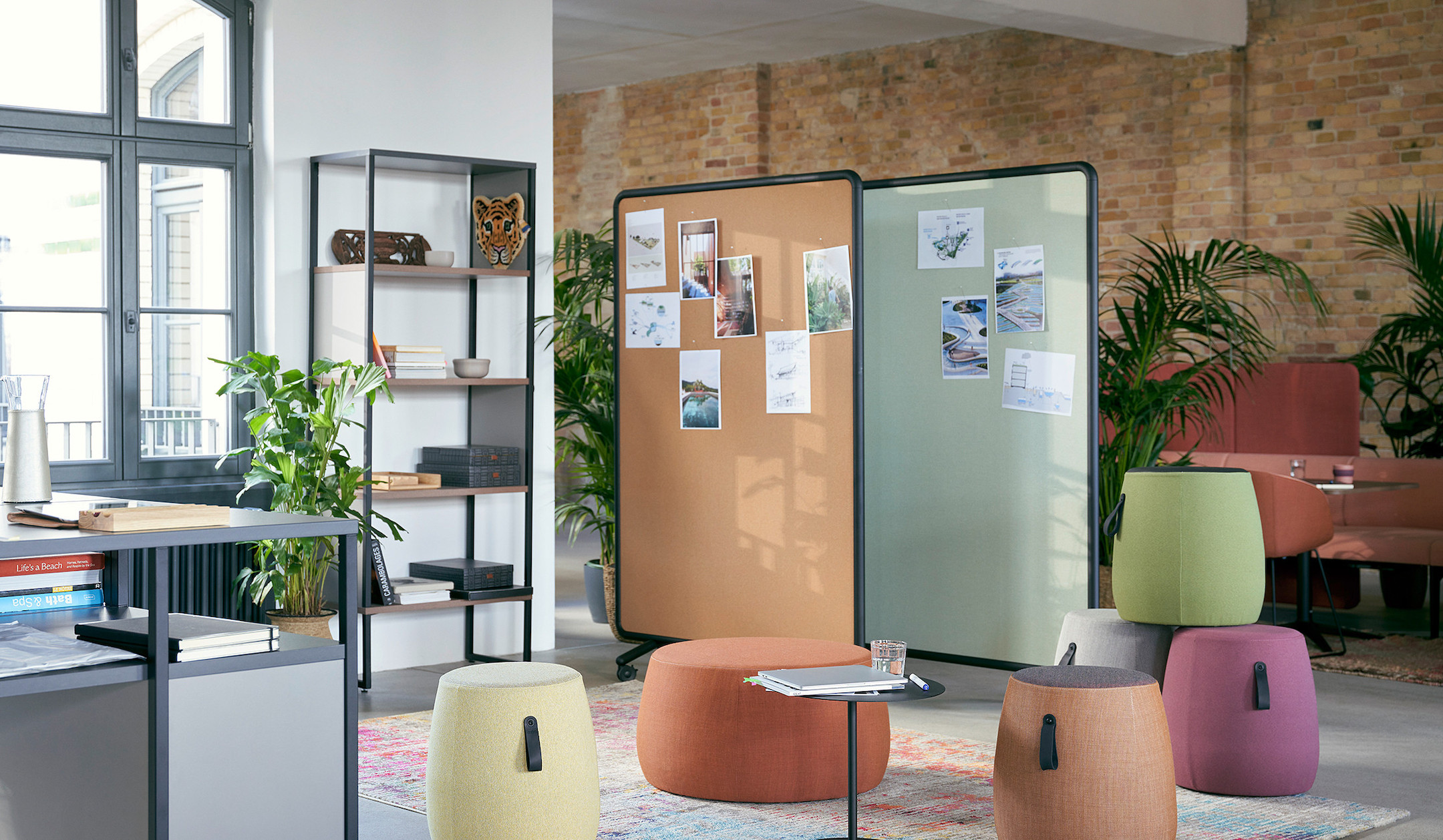 Sedus-se-lab-fabricwall-mobile-pinnbare-Stellwand-auf-Rollen-fur-agile-Buros