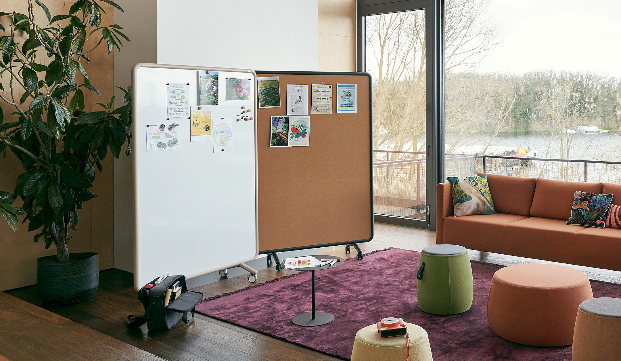 Sedus-se-lab-pin-and-write-Whiteboard-und-Kork-auf-Rollen-fur-kreative-Meetings