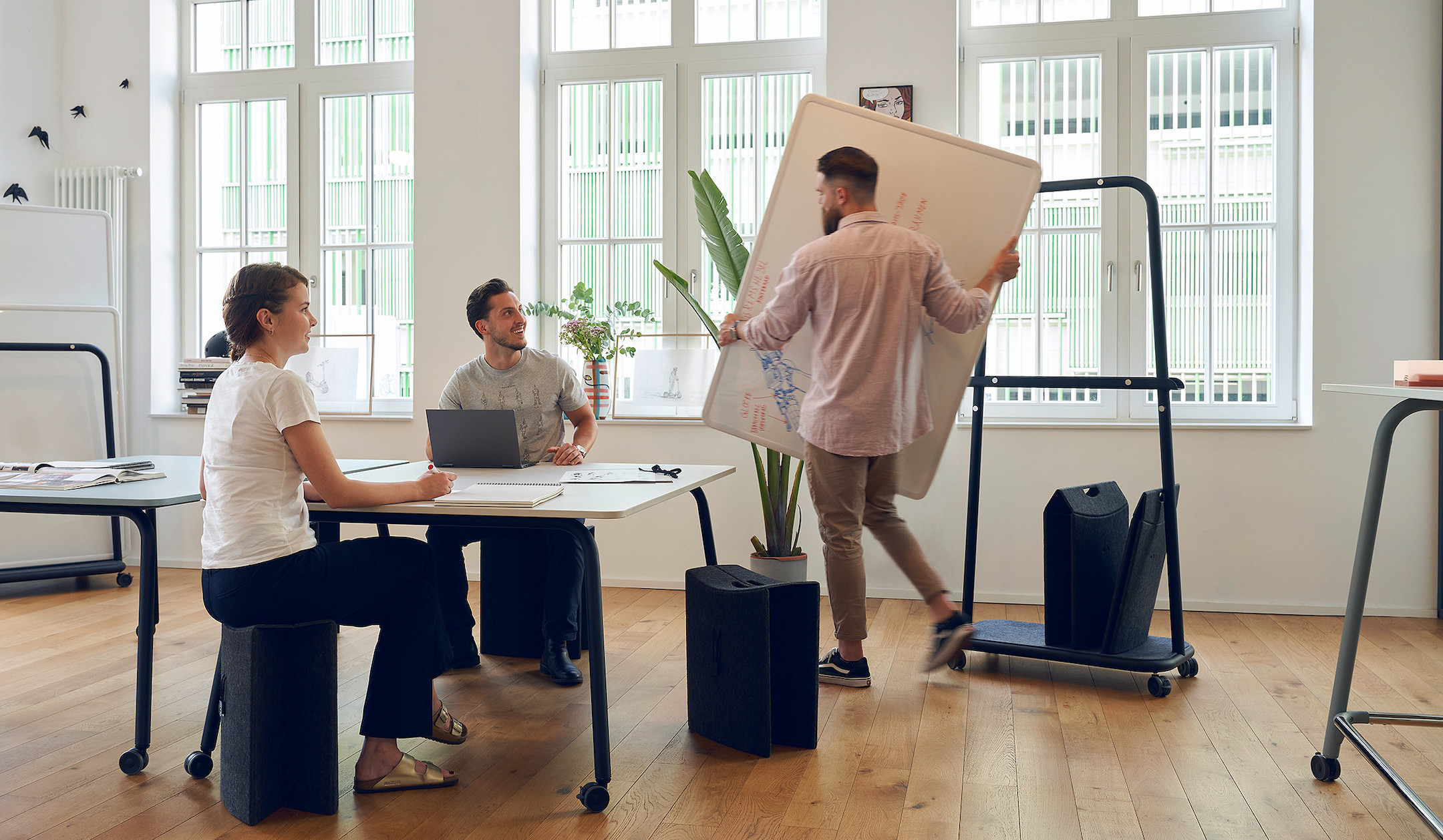 Sedus se:lab rack mobile Staffelei für den Transport von bis zu vier Boards Sedus-se-lab-rack-mobile-Staffelei-fur-den-Transport-von-bis-zu-vier-Boards