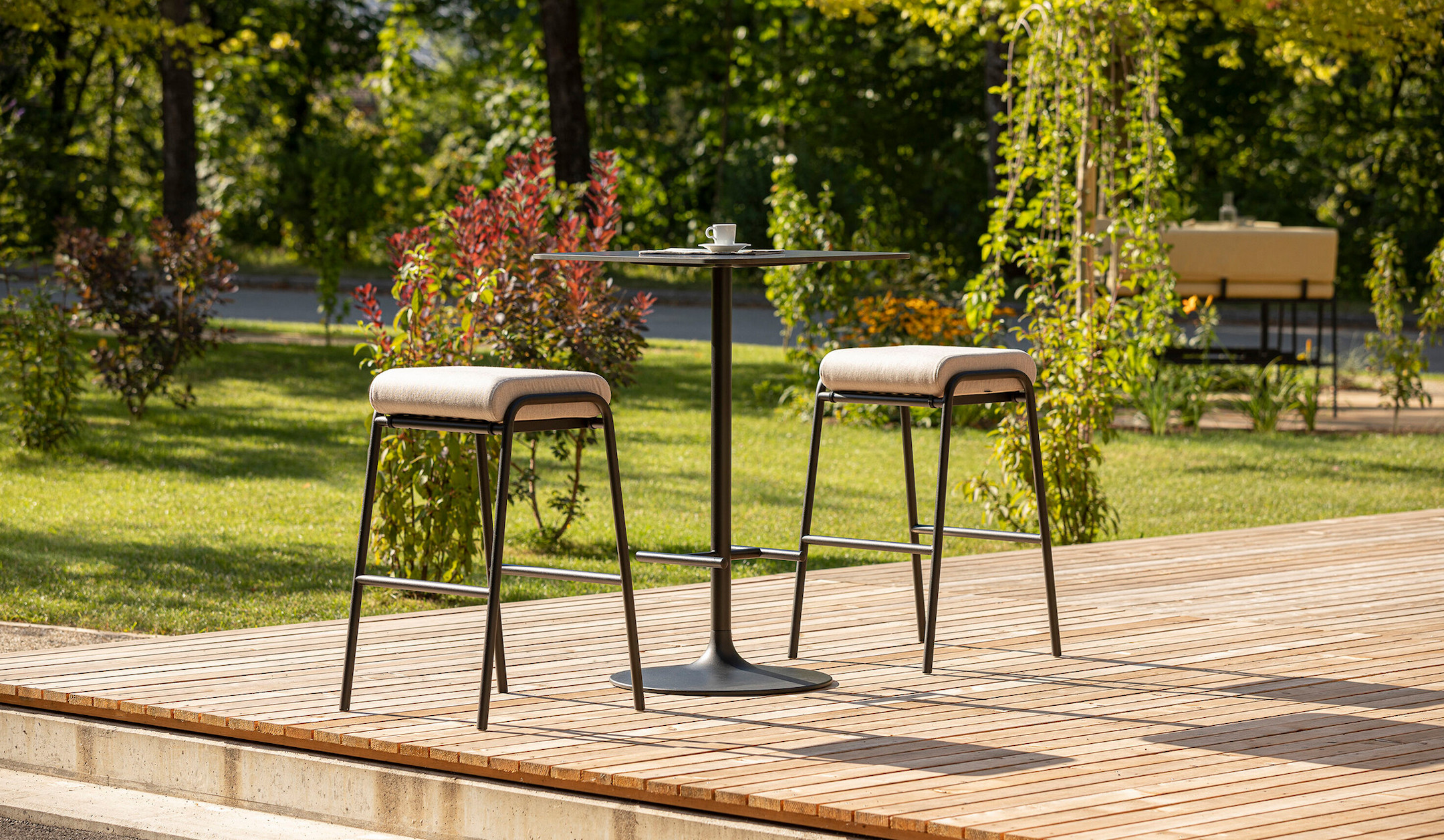 Bene-CASUAL-Outdoor-Stool-witterungsbestandiger-Hocker-fur-jede-Umgebung