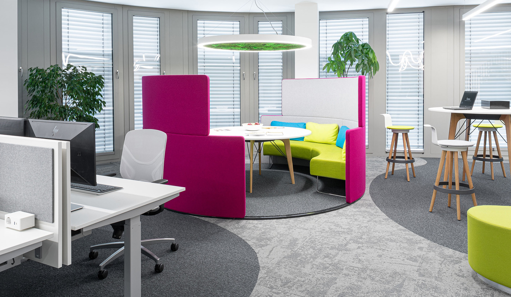 Bene PARCS Toguna Circle Raum-im-Raum Element mit halbhohen Wänden für entspannte Gesprächsräume Bene-PARCS-Toguna-Circle-Raum-im-Raum-Element-mit-halbhohen-Wanden-fur-entspannte-Gesprachsraume